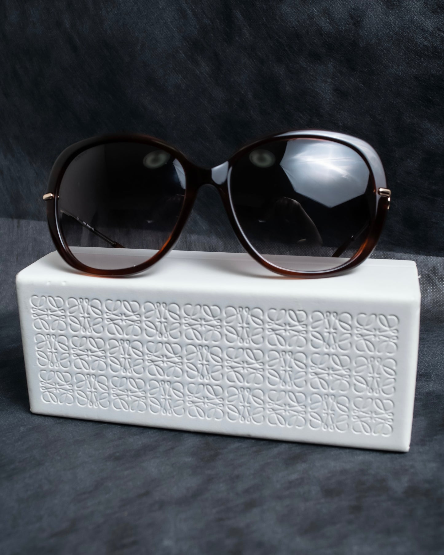 "LOEWE" Butterfly frame silver temple sunglasses