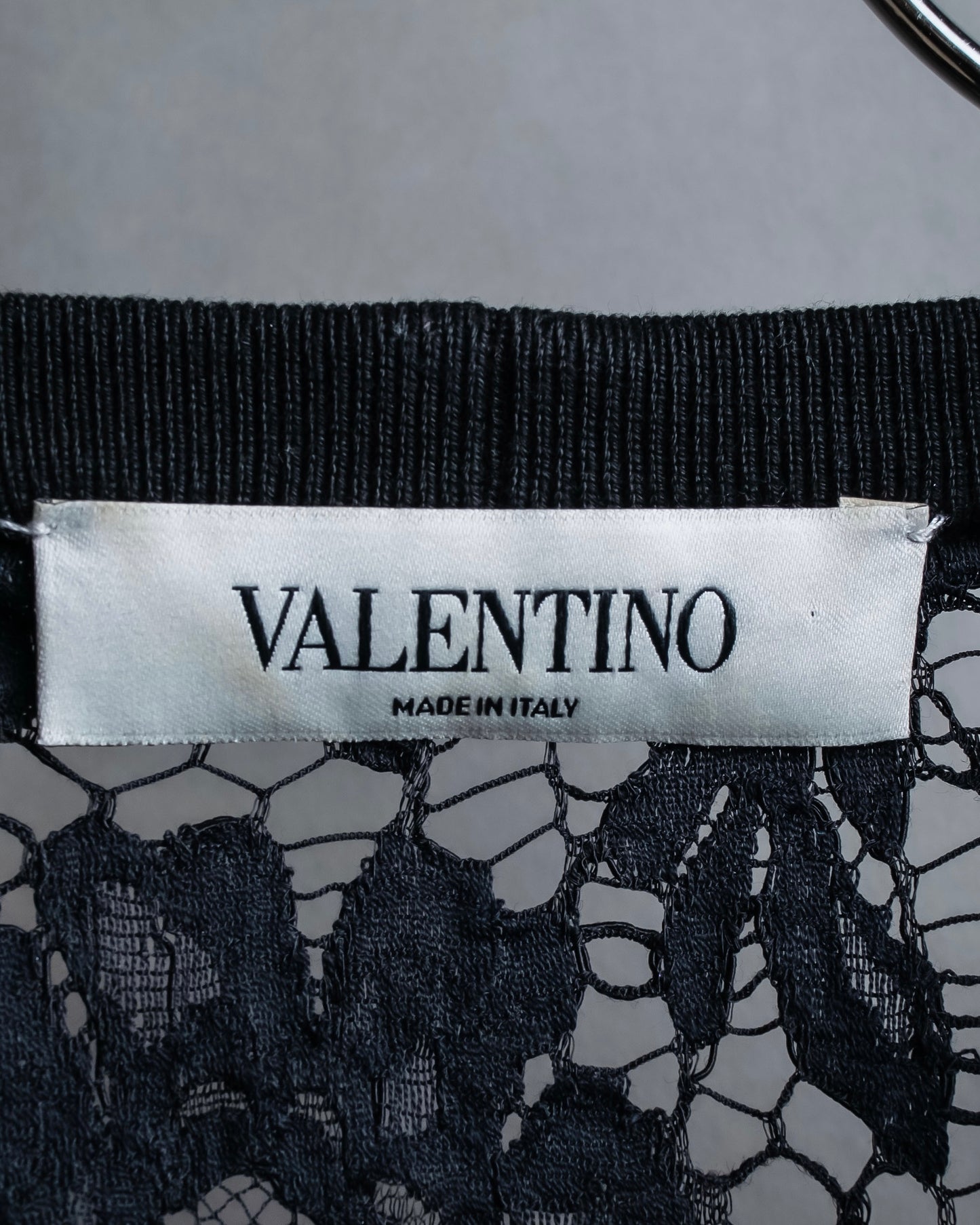 "VALENTINO" Floral lace design trimmed pullover