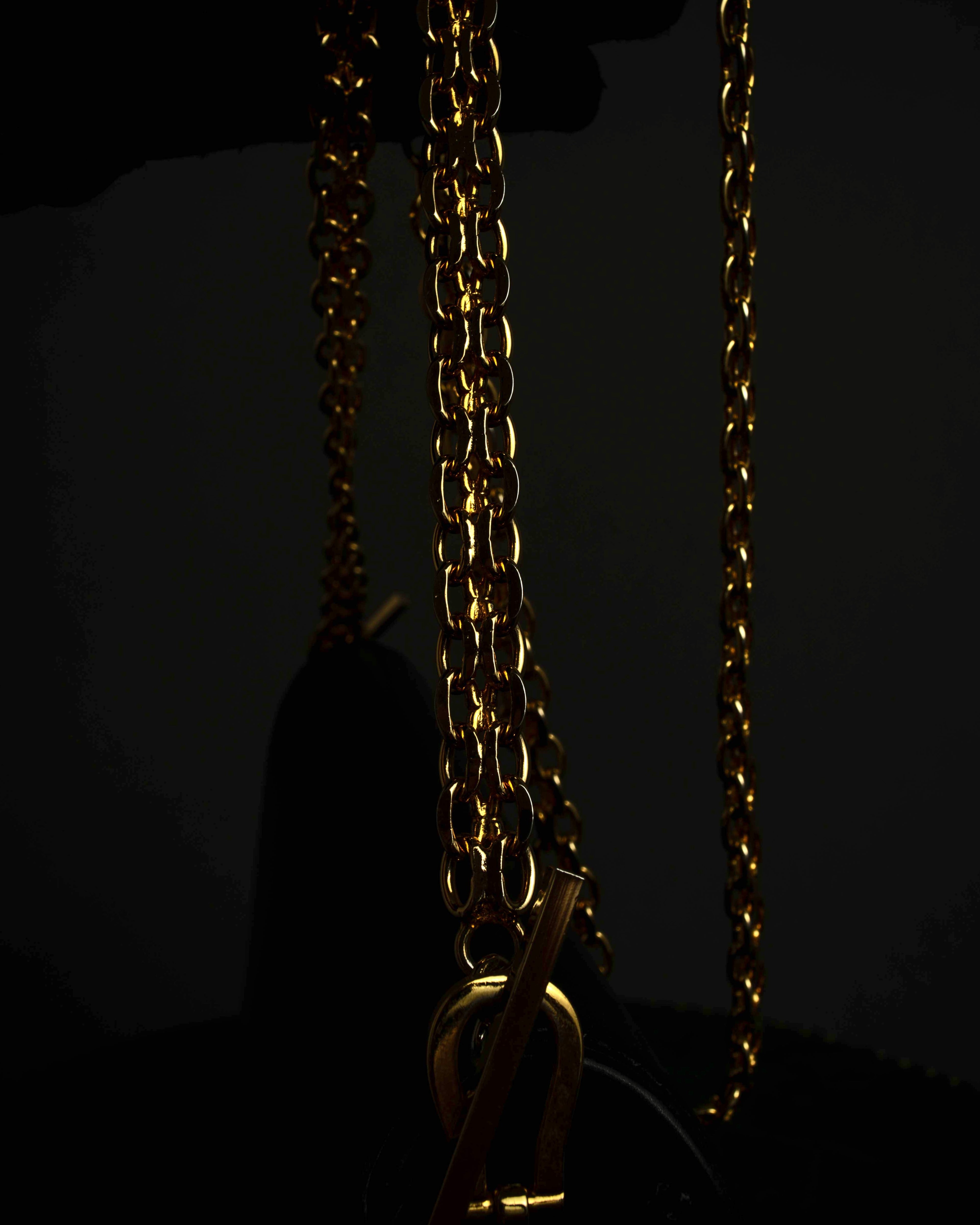"GUCCI" Filigree vintage design chain shoulder leather bag