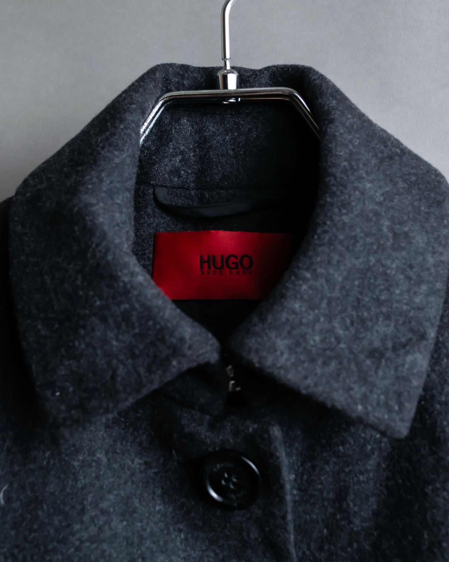 "HUGO BOSS" Waist shaped mid length soutien collar coat