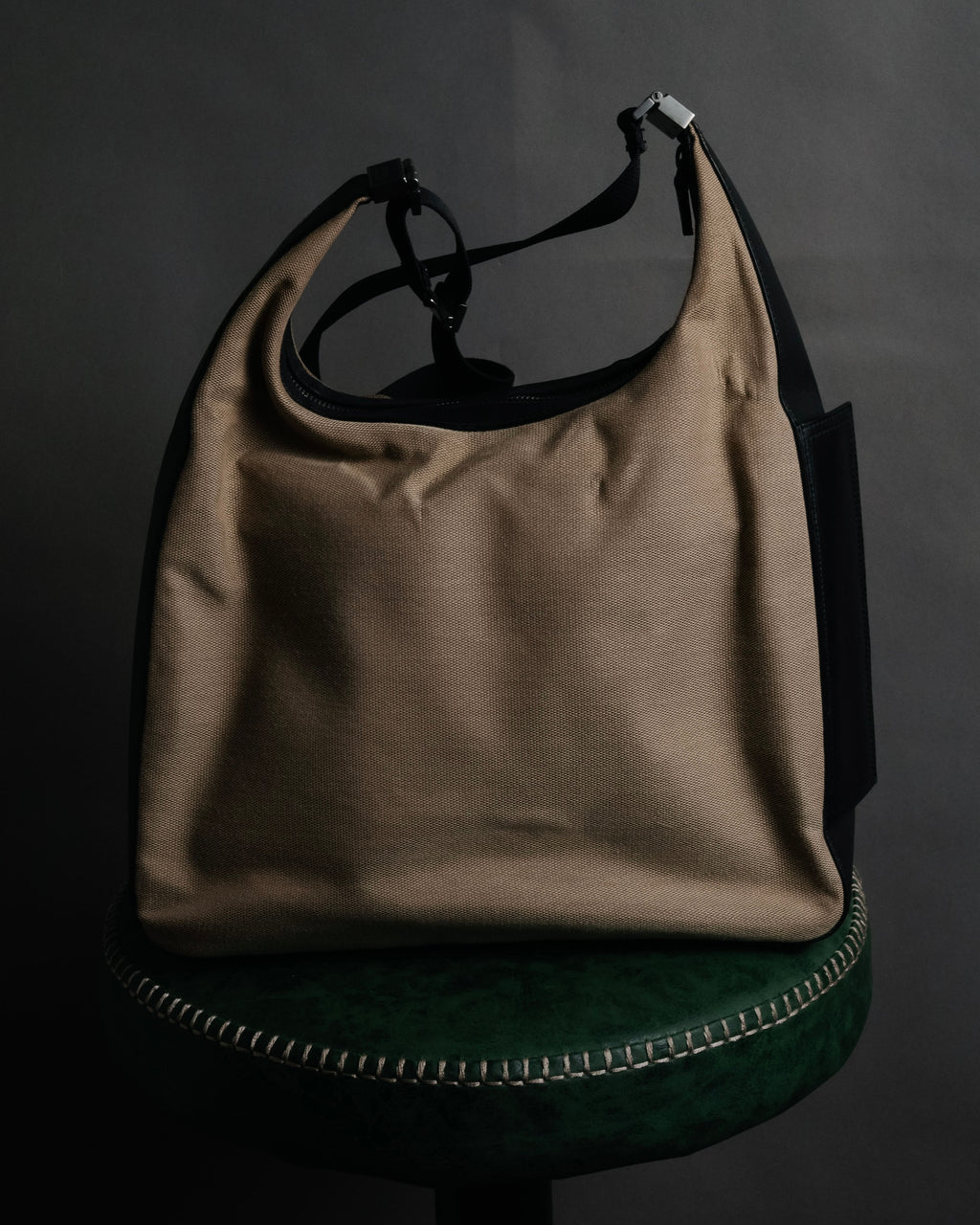 “GUCCI” 90’s-00’s Utility chic canvas shoulder bag with twin pockets