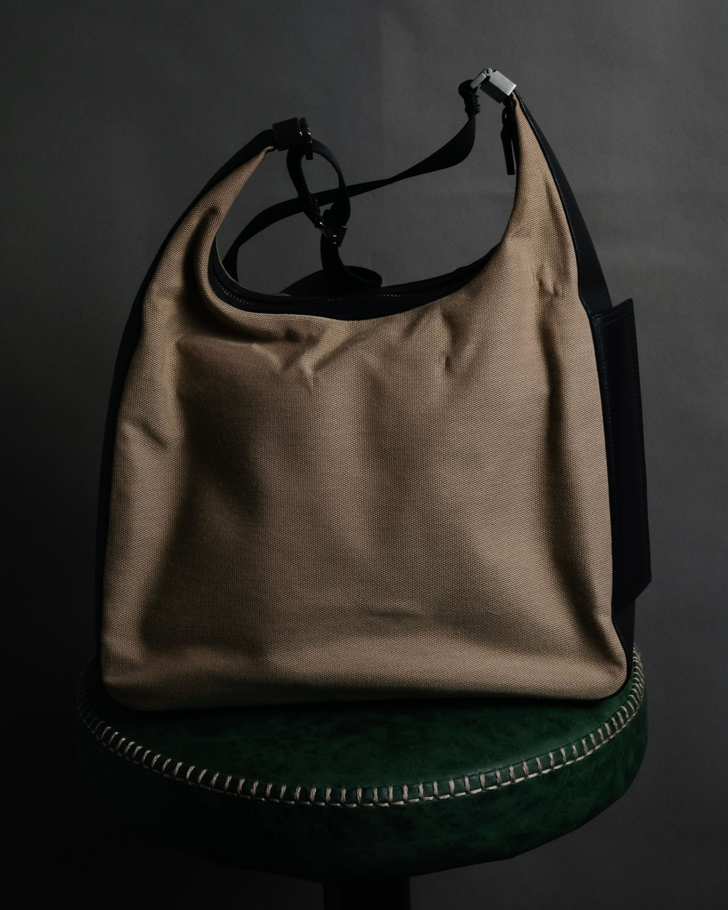 “GUCCI” 90’s-00’s Utility chic canvas shoulder bag with twin pockets