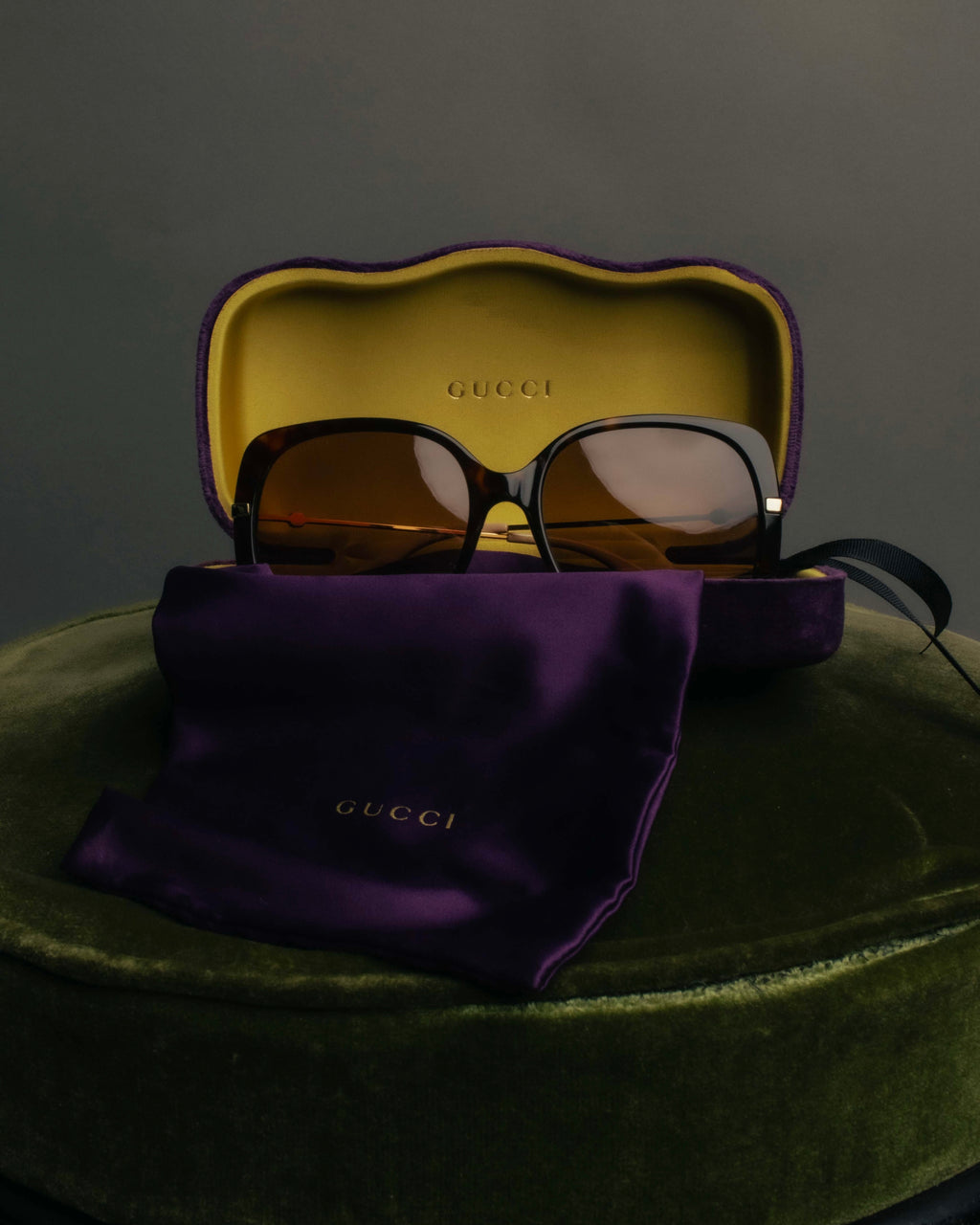 "GUCCI" 10's-20's Oversized square sunglasses