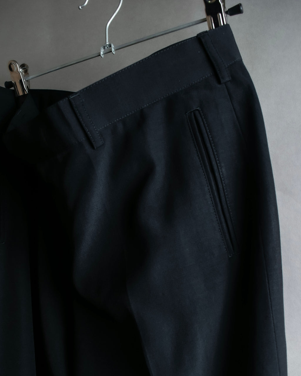 "JEAN PAUL GAULTIER FEMME"
 High-waisted straight draping slacks