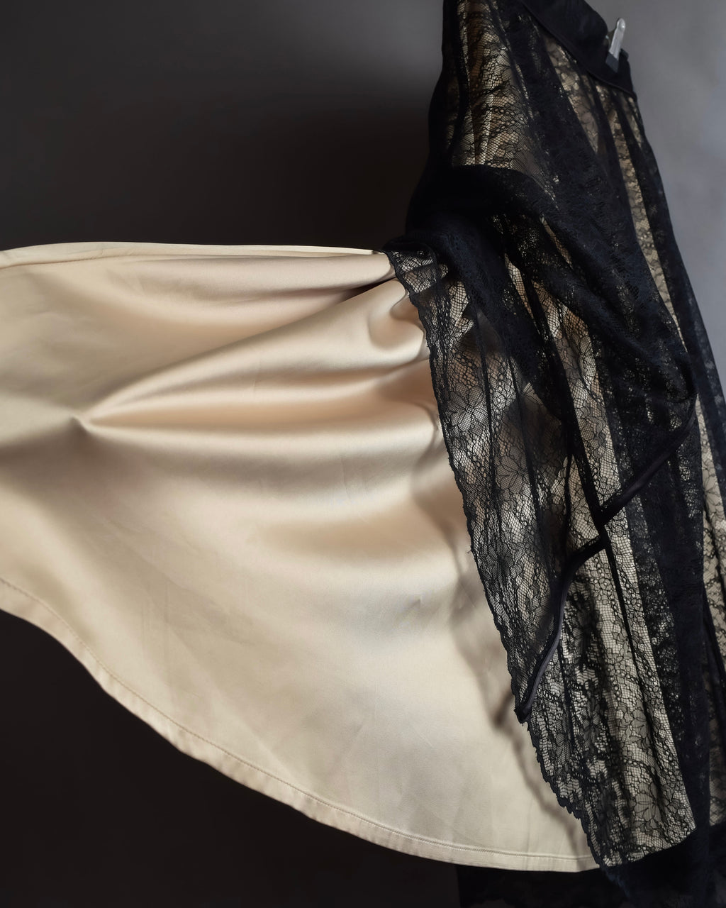 "LANVIN en Bleu" Flowers black lace layered skirt