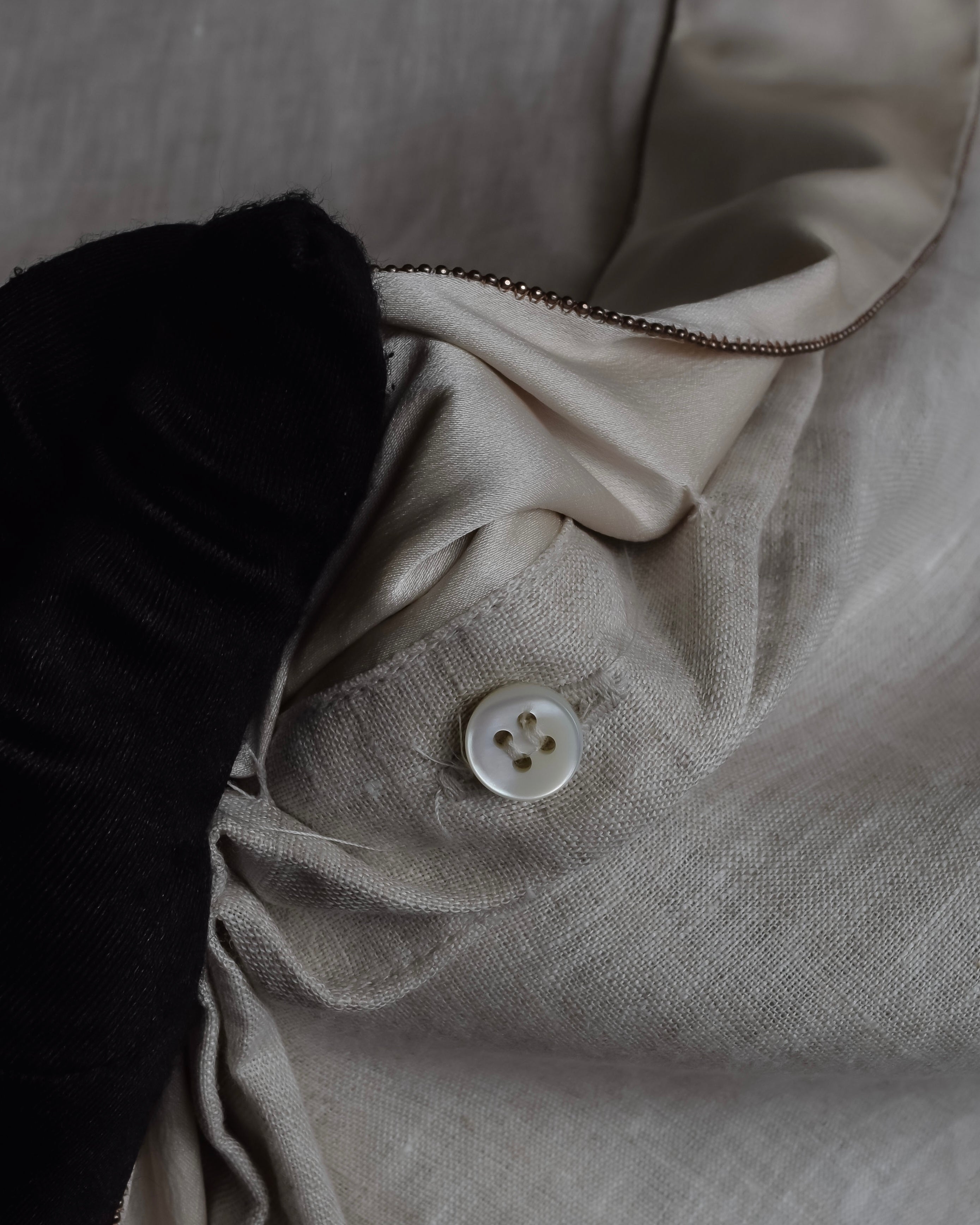 "BRUNELLO CUCINELLI" Contrast collar hidden placket linen shirt