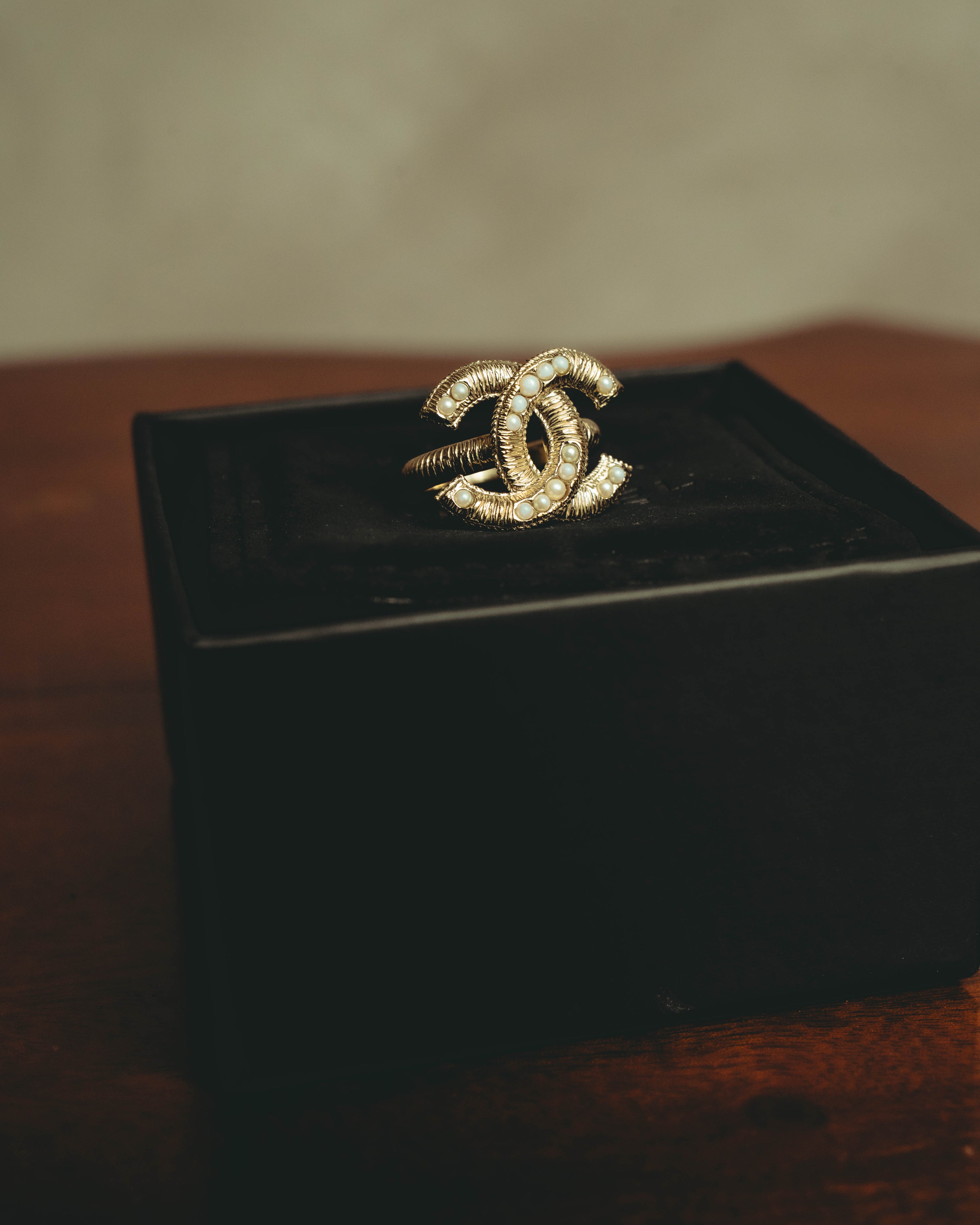 –SPECIAL– "CHANEL" Sculptural pearl double c costume ring