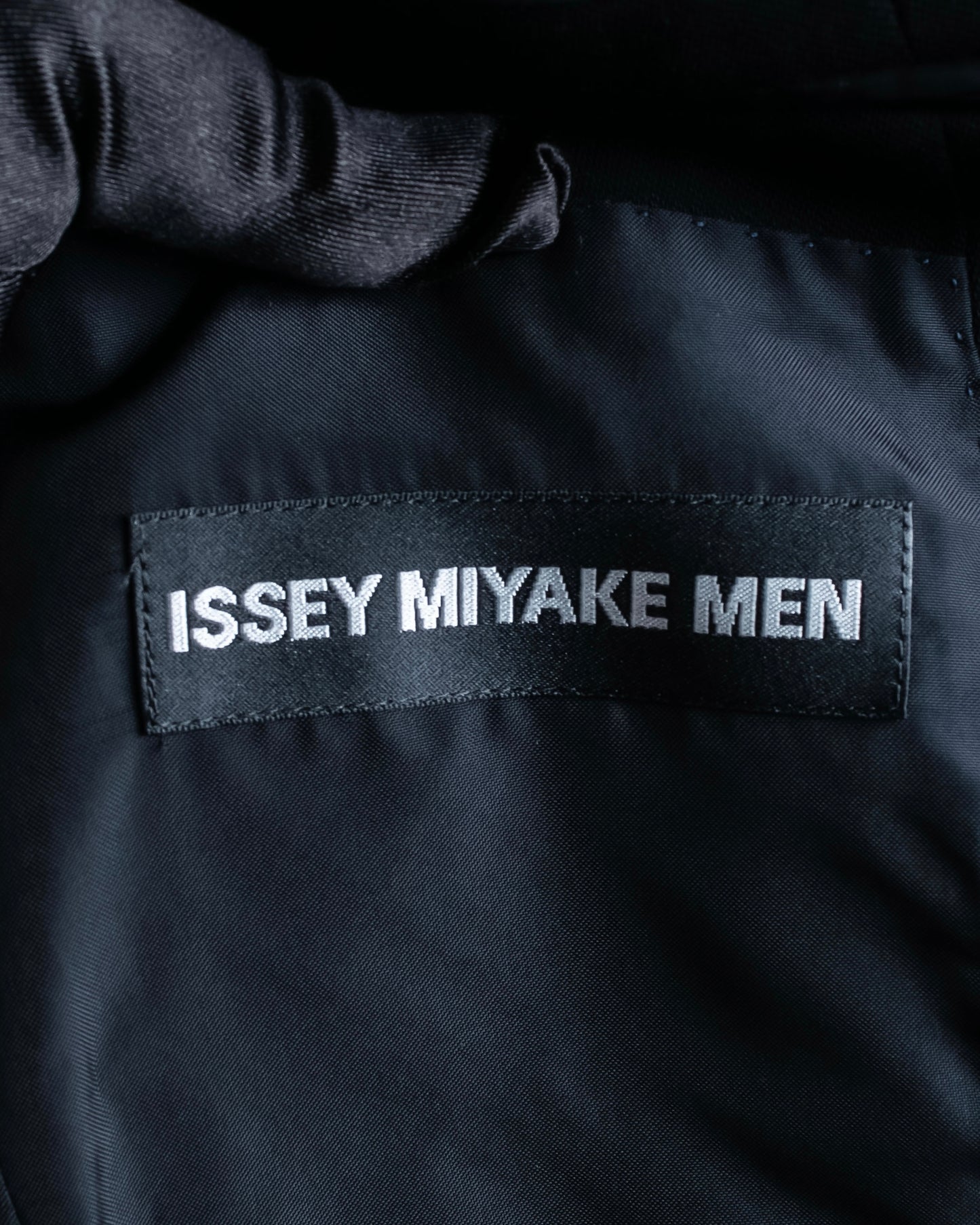 "ISSEY MIYAKE MEN" Shawl collar tailored jacket and two pleat tapered slacks set up