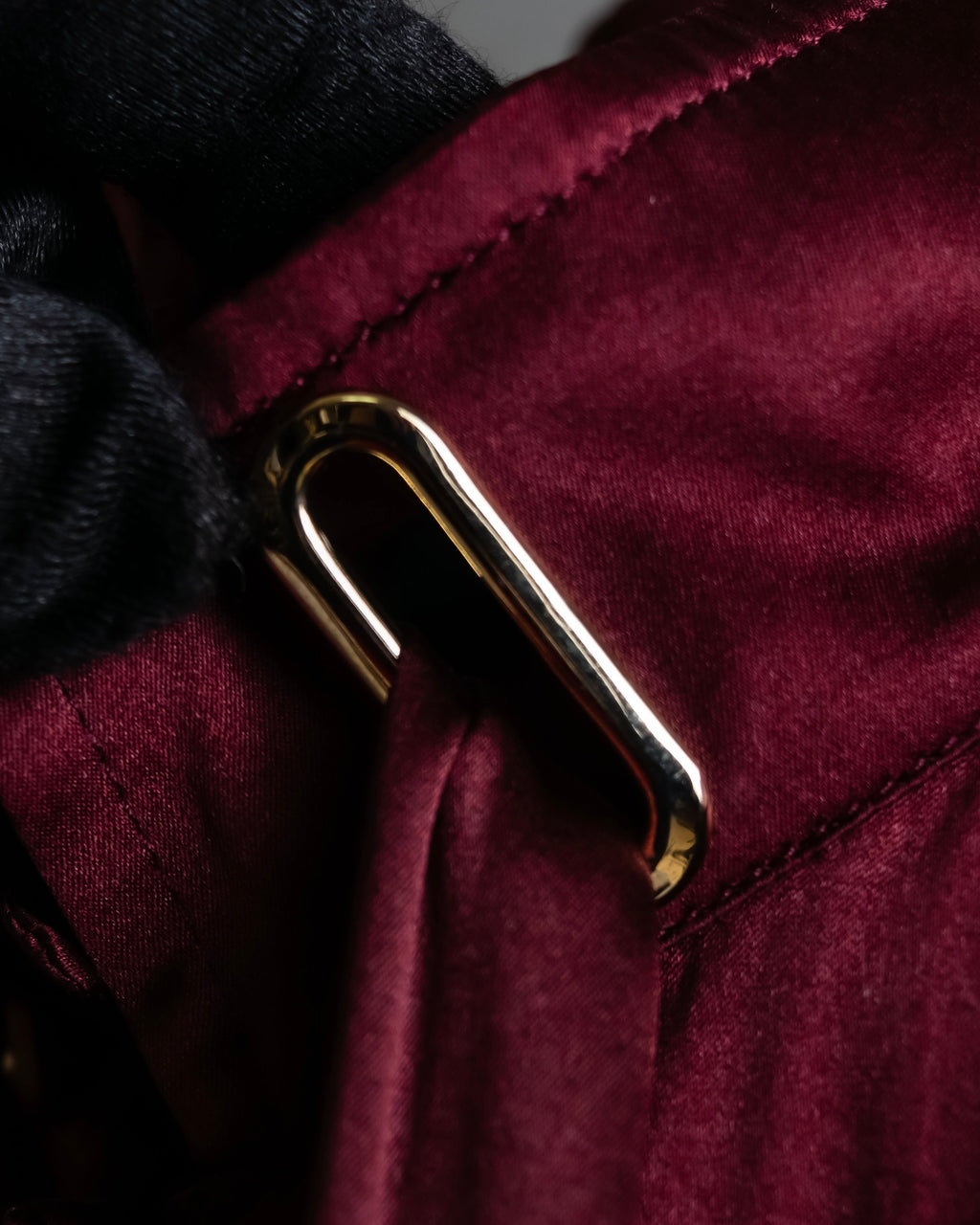 "GUCCI" Beautiful burgundy color silk bowtie shirt