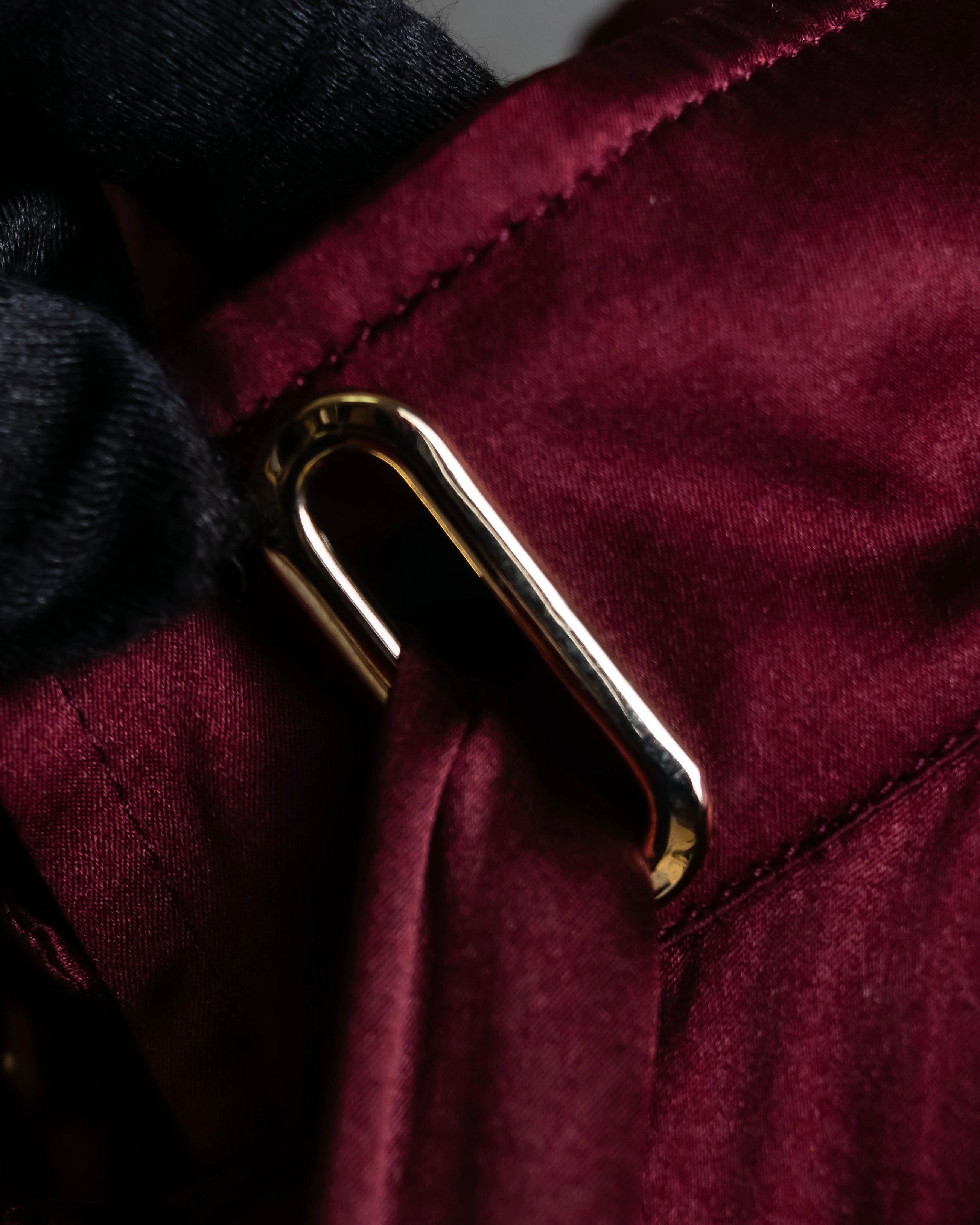 "GUCCI" Beautiful burgundy color silk bowtie shirt