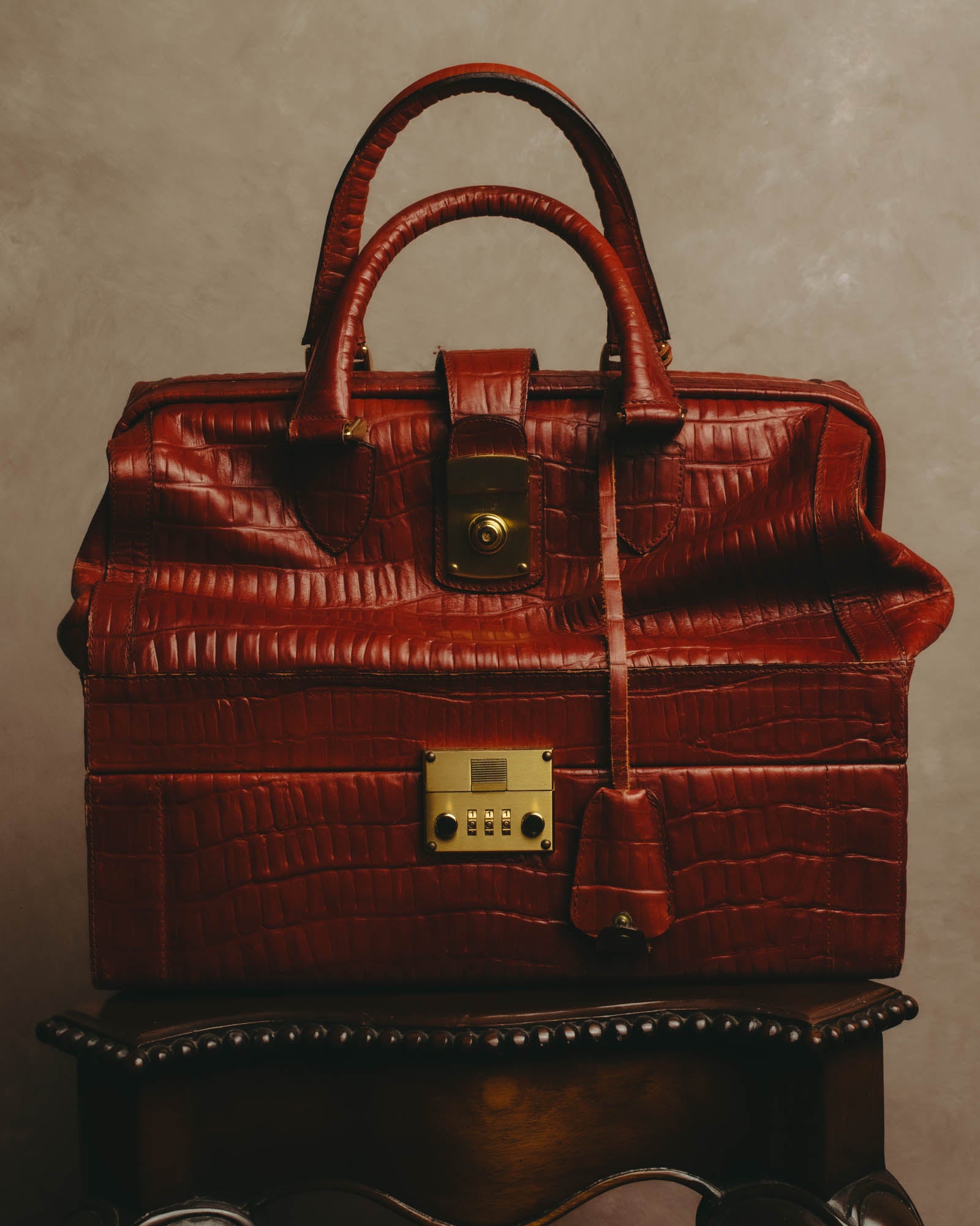 -SPECIAL- “Giorgio Armani” 90’s-00’s Crocodile embossed leather frame bag