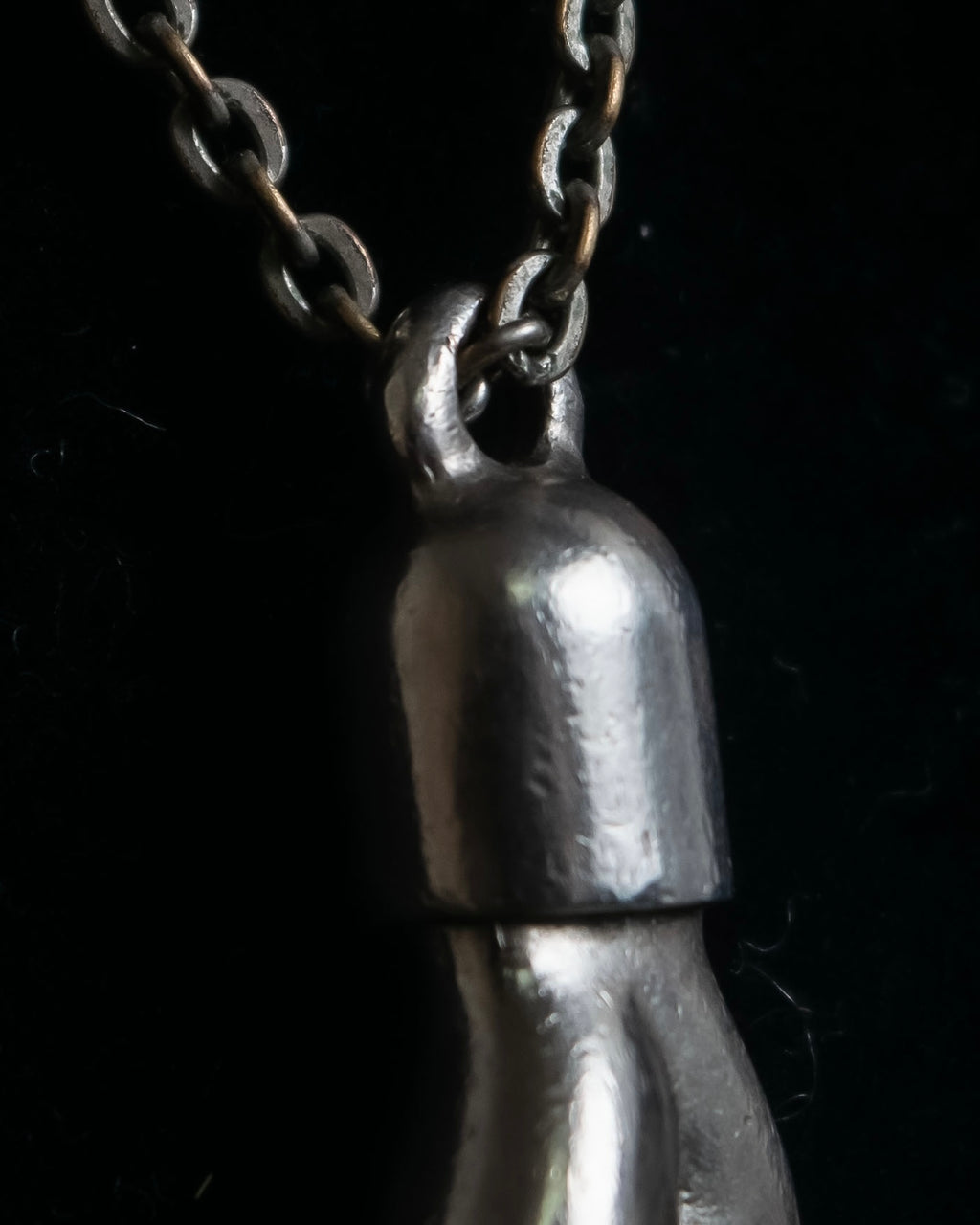 "Vivienne Westwood" Praying hands motif silver necklace