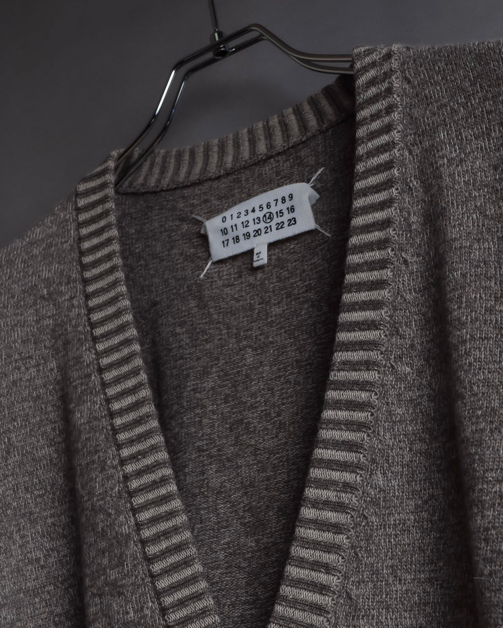 "MAISON MARGIELA" 13AW Patch accented low gauge wool cardigan