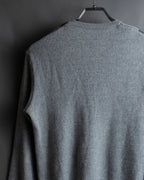 Diagonal deformed check rib knit.