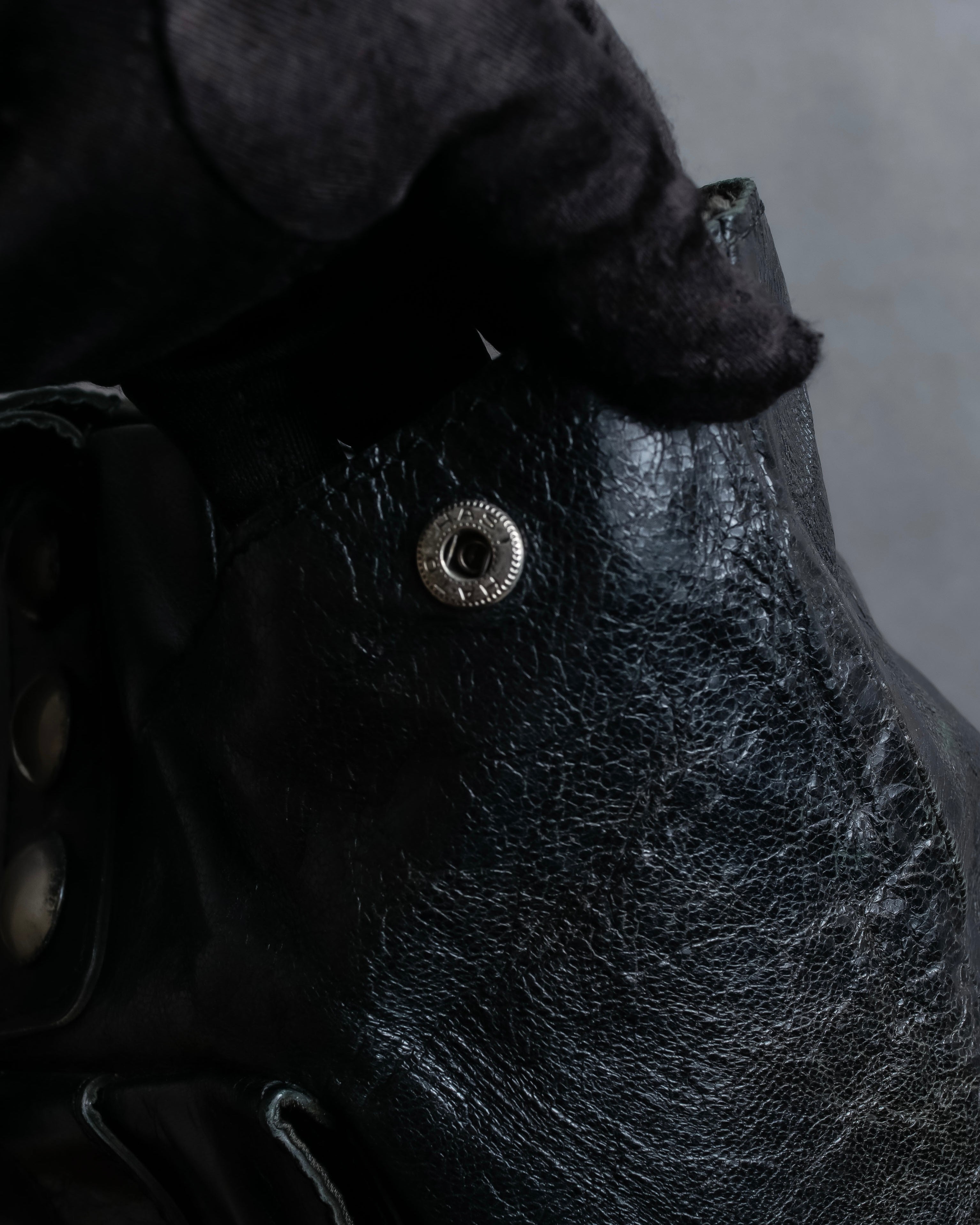 "tricot COMME des GARCONS" 
Flap pocket metal parts design leather hand bag