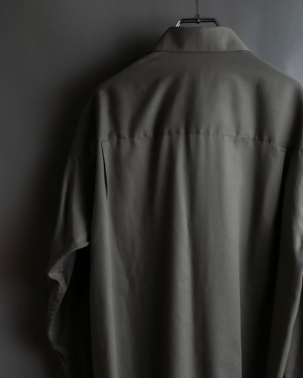 "YVES SAINT LAURENT for men"
Grayish khaki color oversized shirt