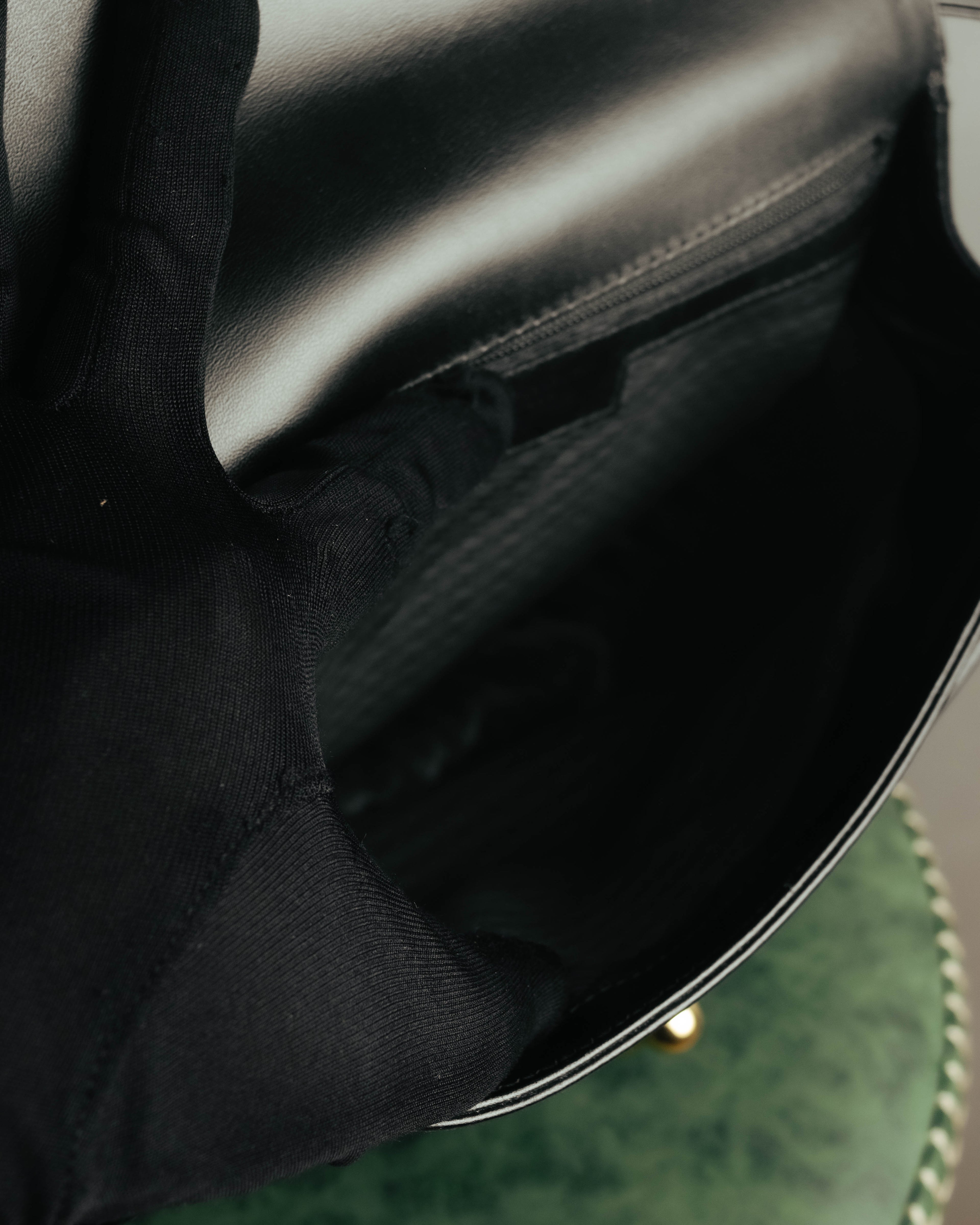 “Gianfranco Lotti” 90’s-00’s Black leather turn lock shoulder bag