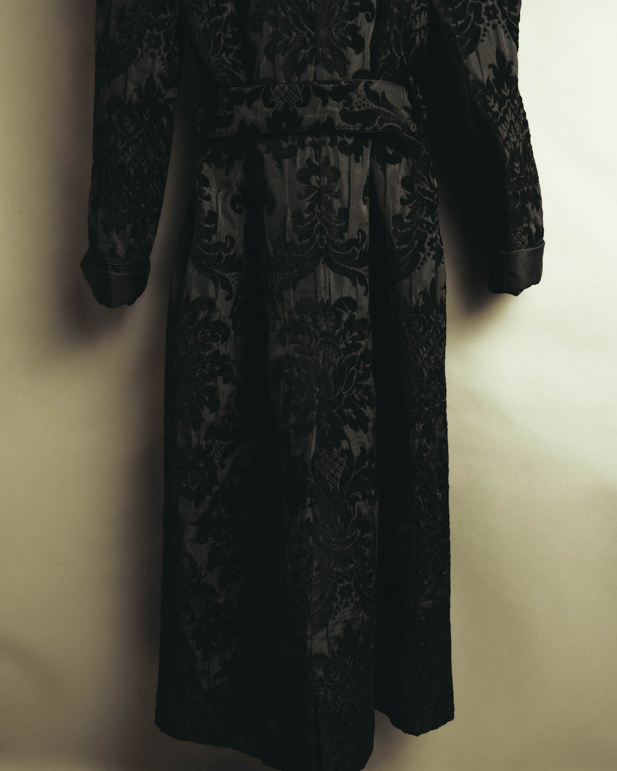 “DOLCE&GABBANA” Late 2010’s-early 2020’s Baroque jacquard belted robe coat