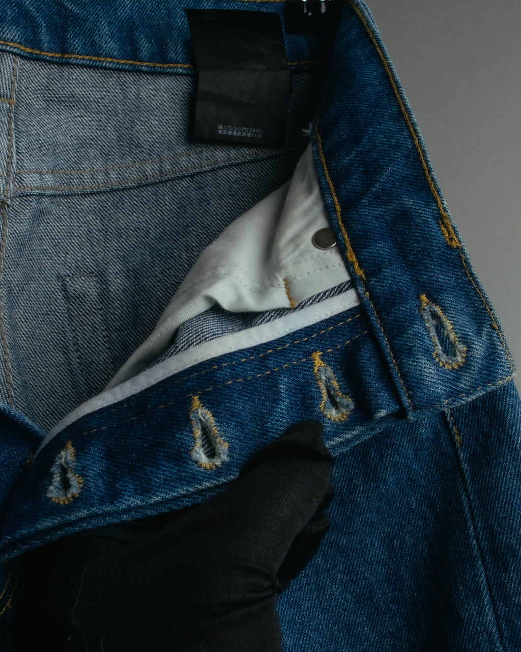 “Balenciaga” 2016-18’s tapered denim pants with neon back patch