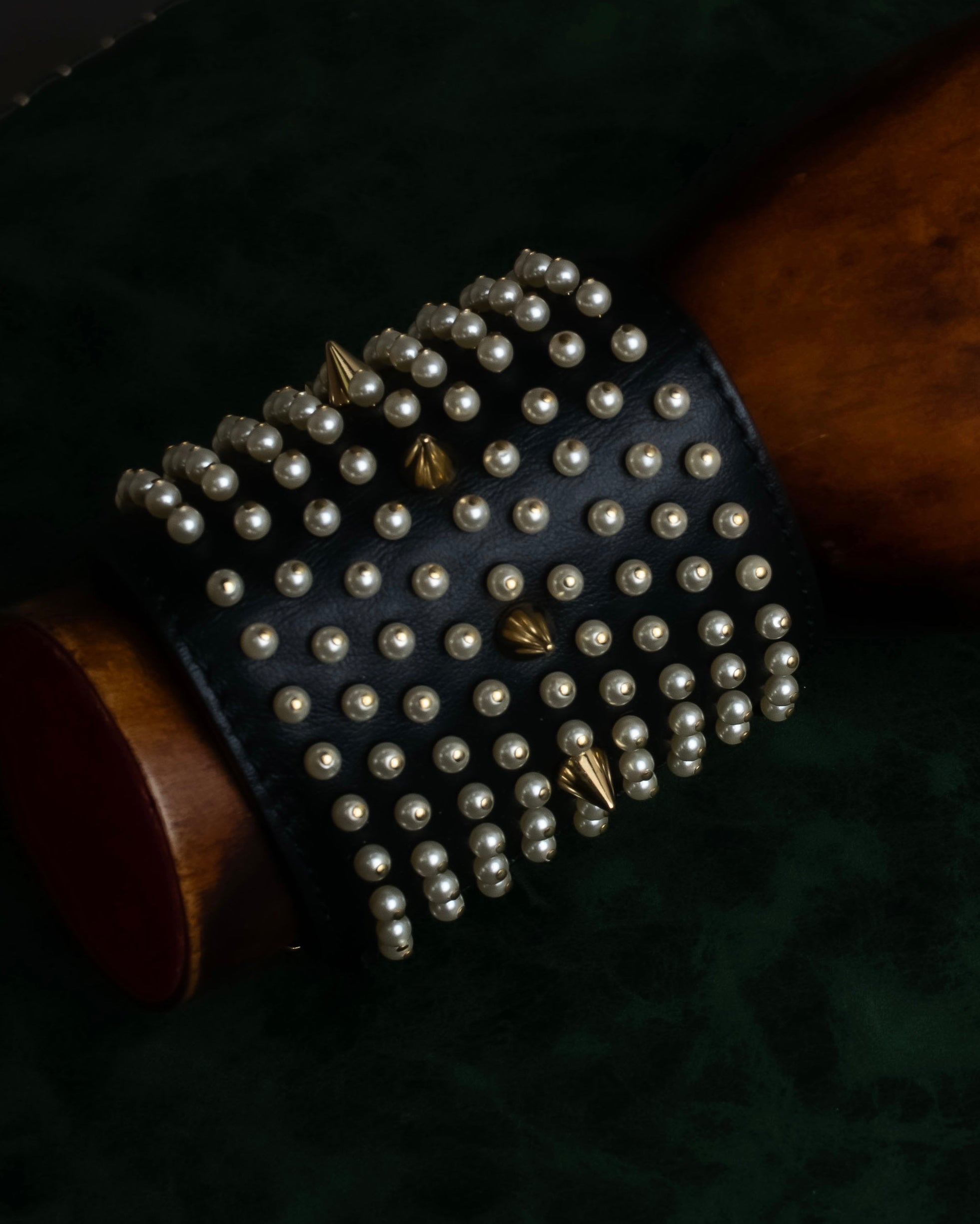 "Dior" Pearl＆gold stud design leather brace