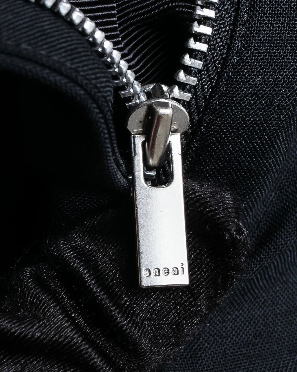 "sacai" Satin line design tapered slacks