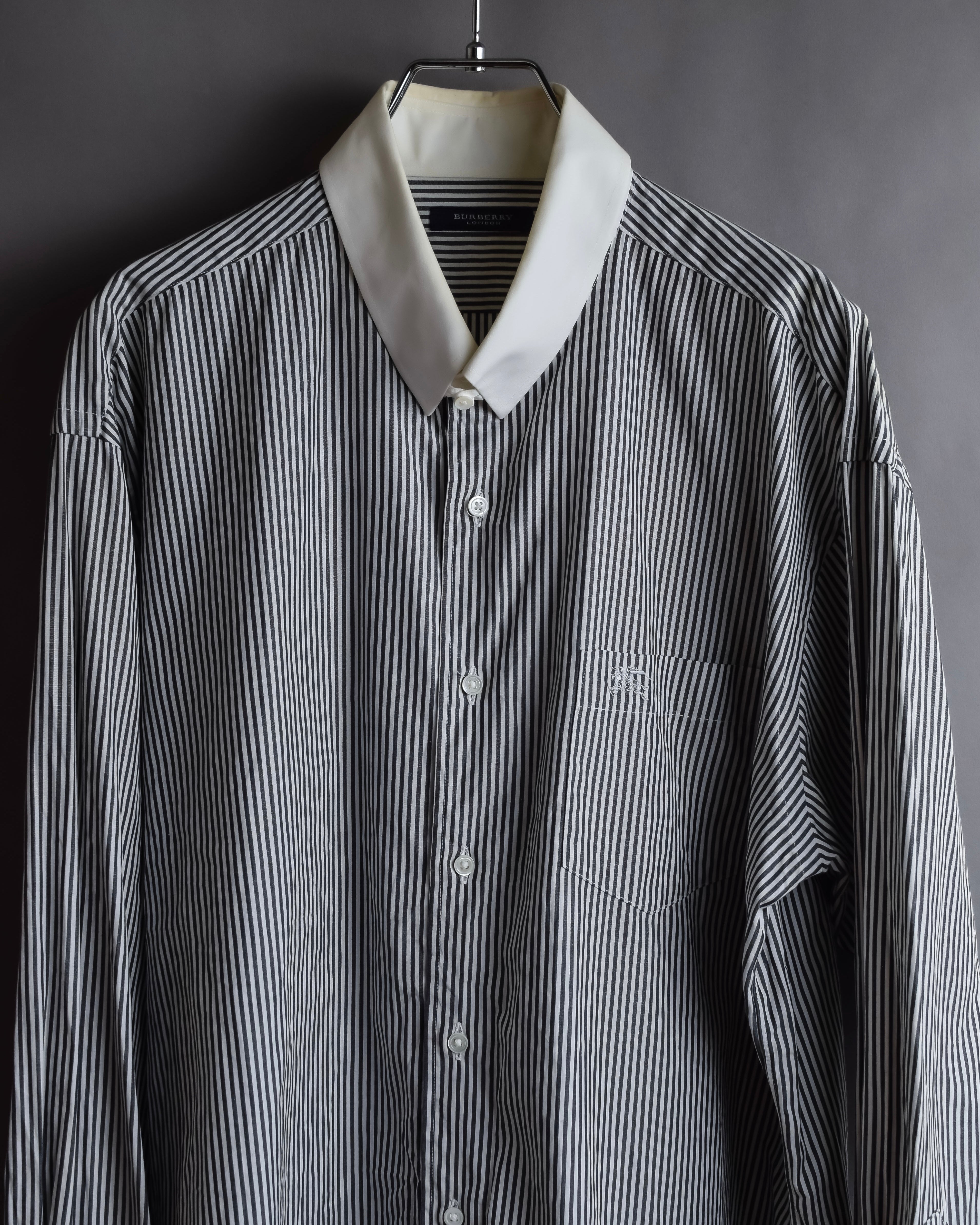 "BURBERRY" Pinstripe cleric design shirt