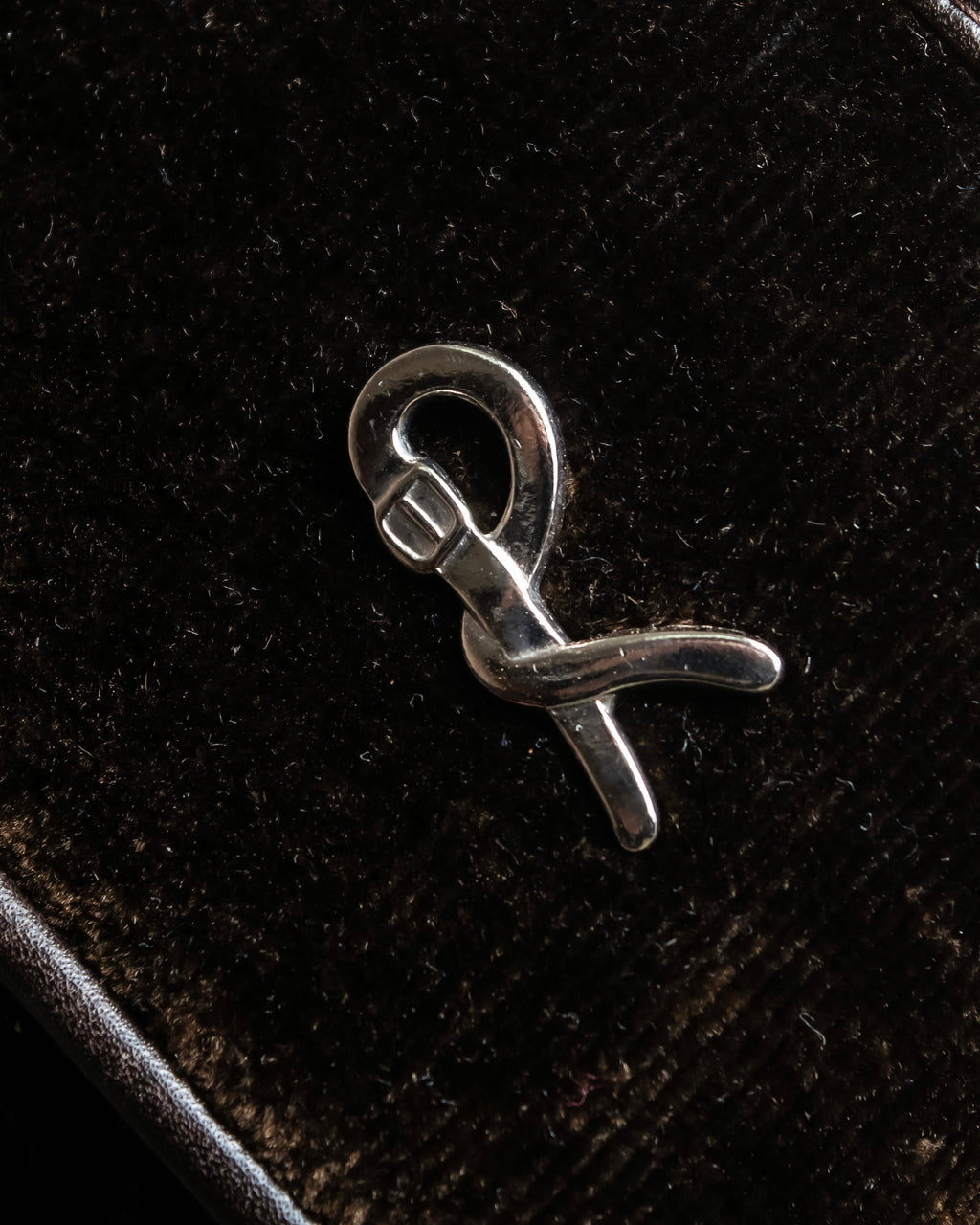 "Roberta Di Camerino"
 Velvet combination design hand bag