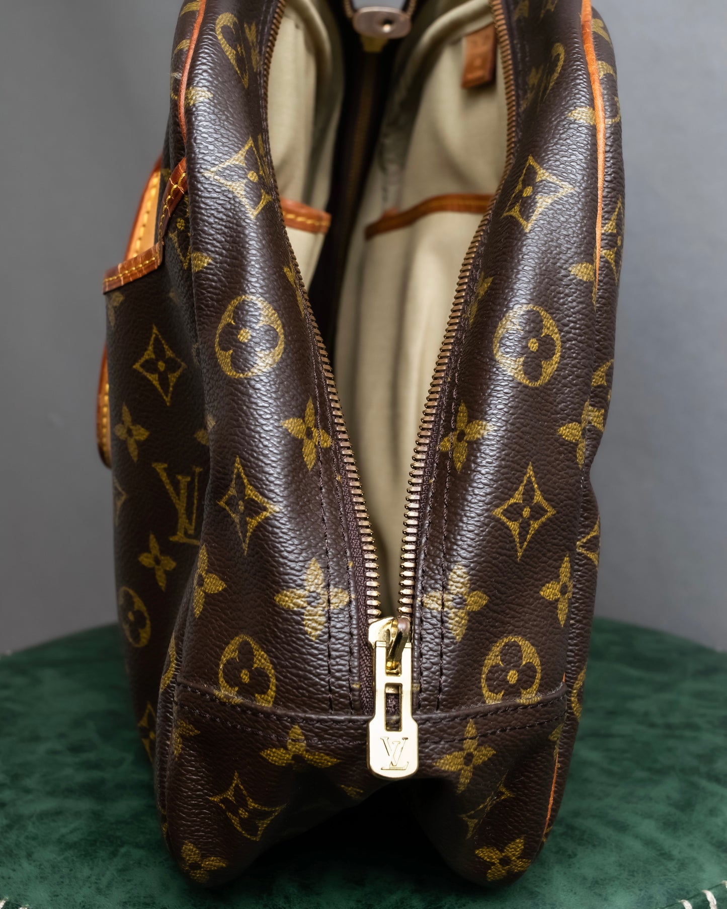 "LOUIS VUITTON" Deauville monogram pattern boston hand bag