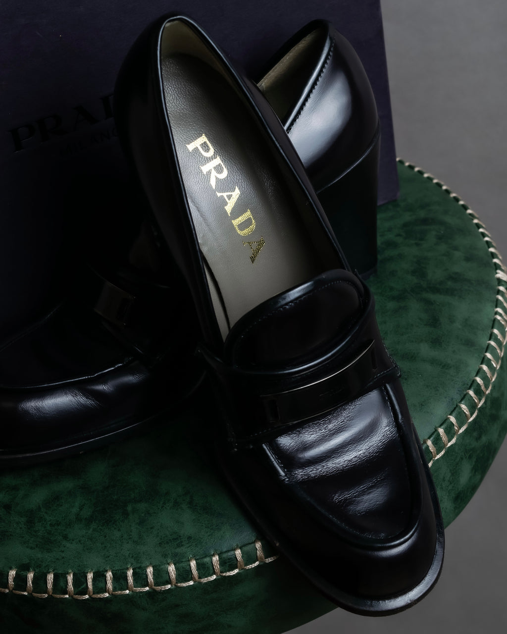 "PRADA" Metal band design leather heel loafers