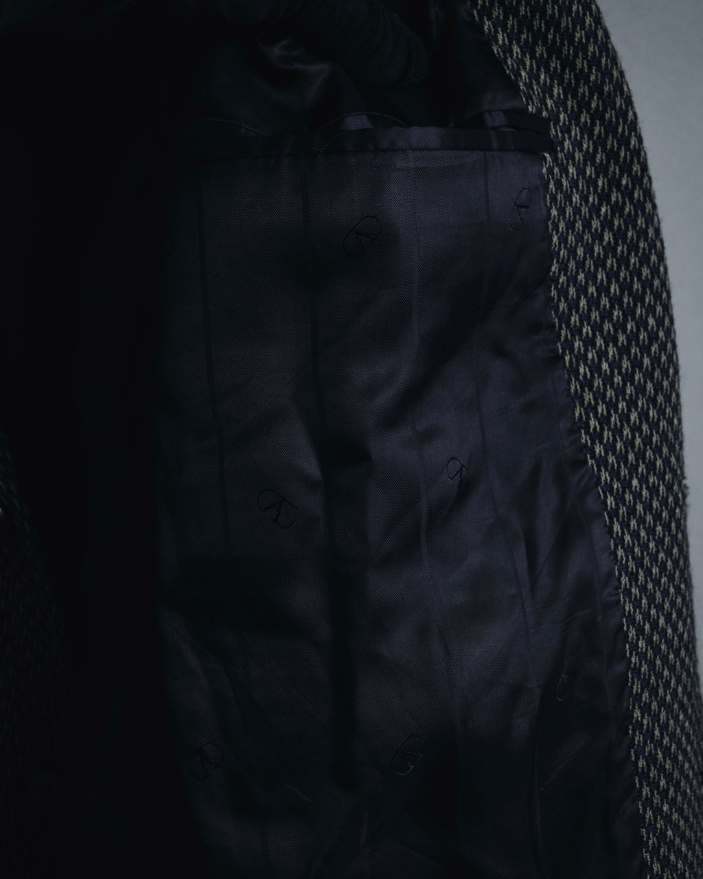 "VALENTINO GARAVANI BOUTIQUE"
Late 80’s - Early 90’s soft-structured birdseye wool tailored jacket