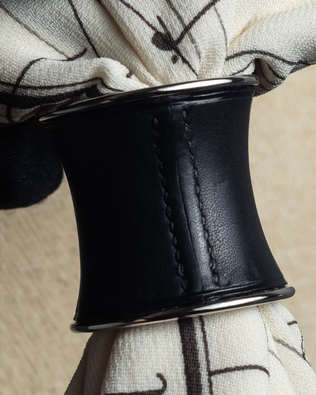 "HERMES" Drum-shaped calf leather scarf ring