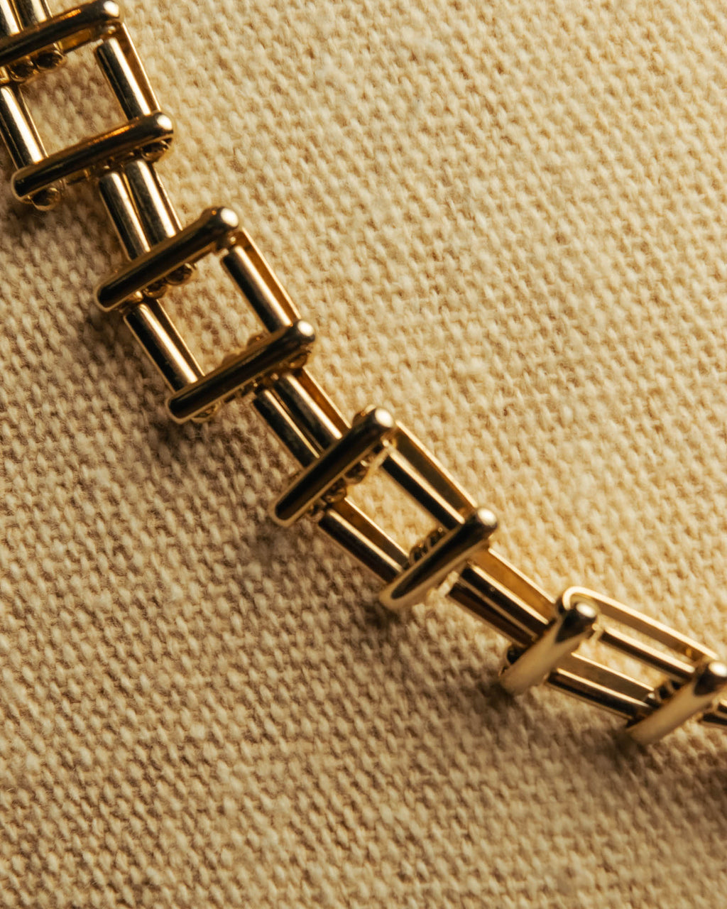 “Vintage“ Geometric link gold tone necklace