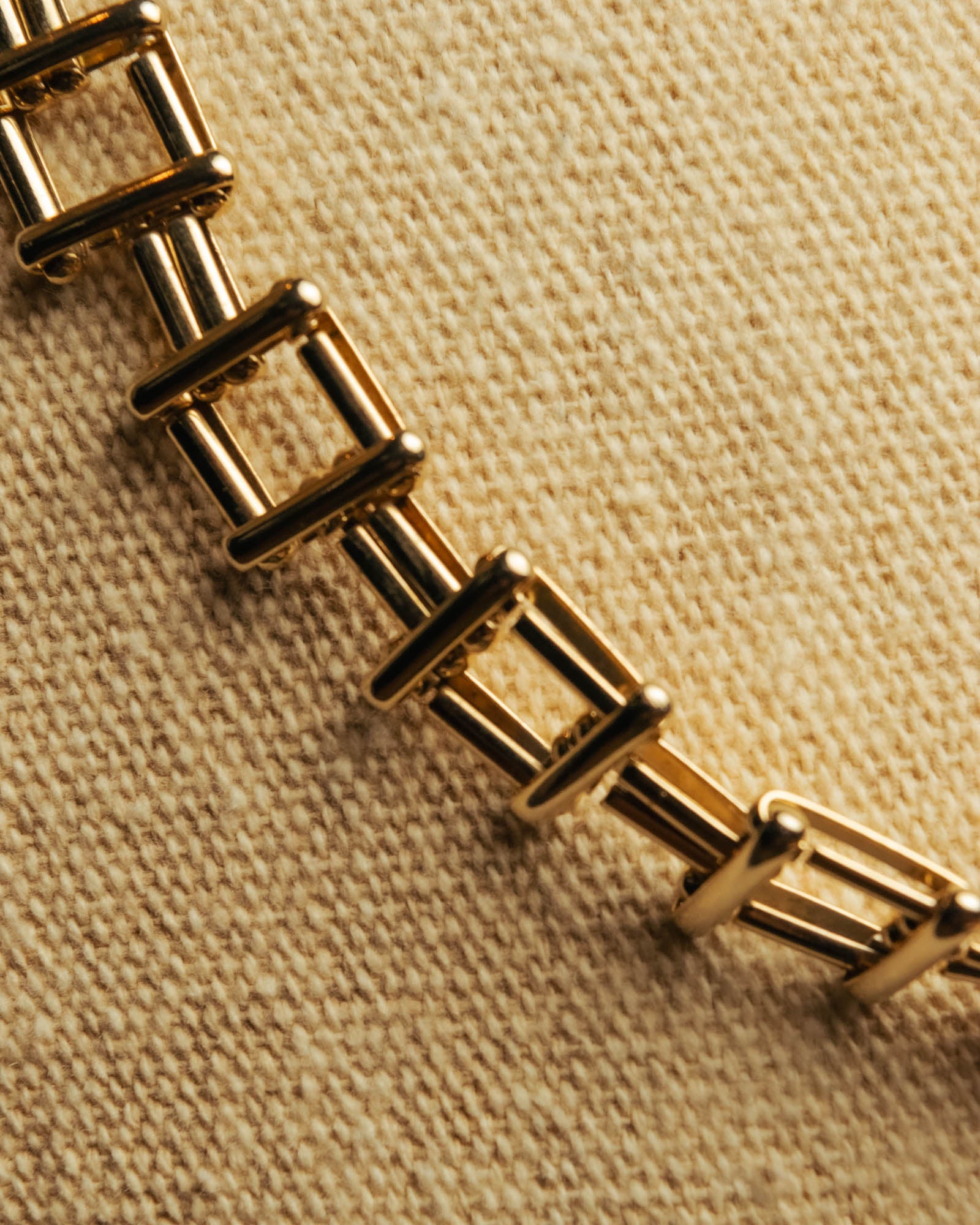 “Vintage“ Geometric link gold tone necklace