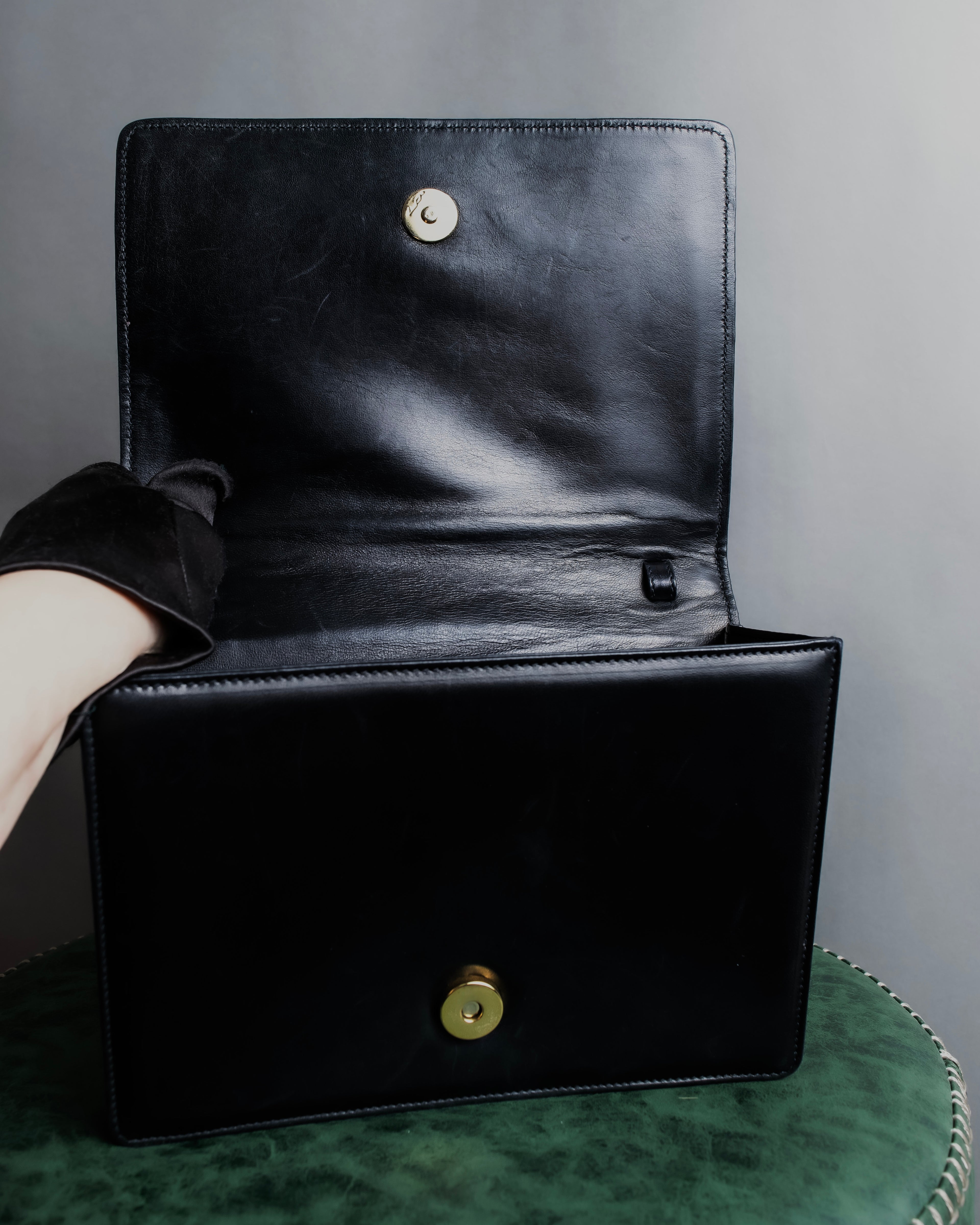 "Salvatore Ferragamo" Horizontal design pumps engraved leather one handle bag