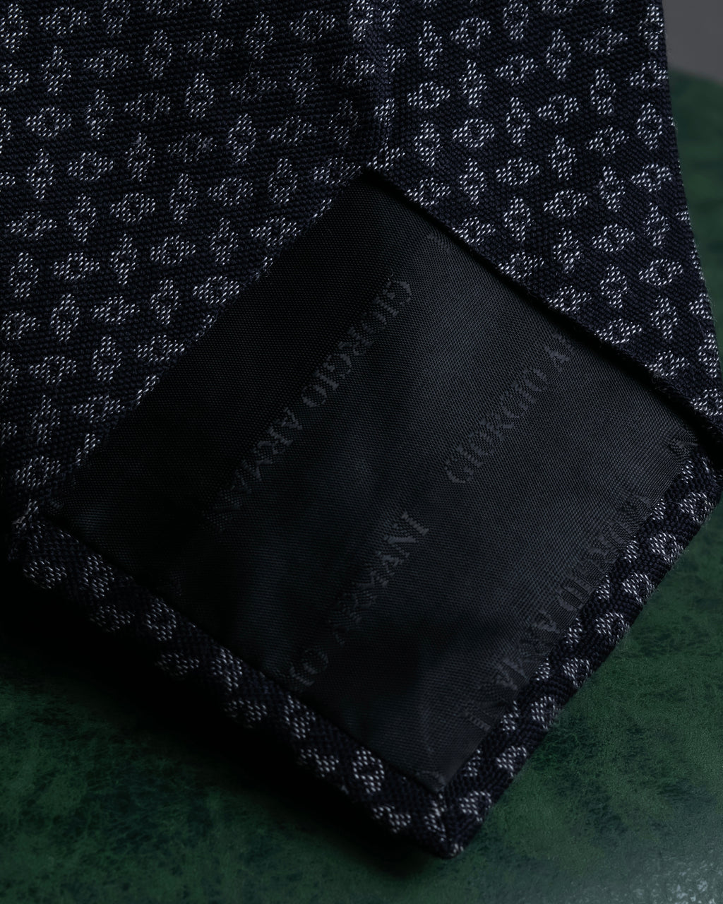 "GIORGIO ARMANI" Small pattern silk necktie