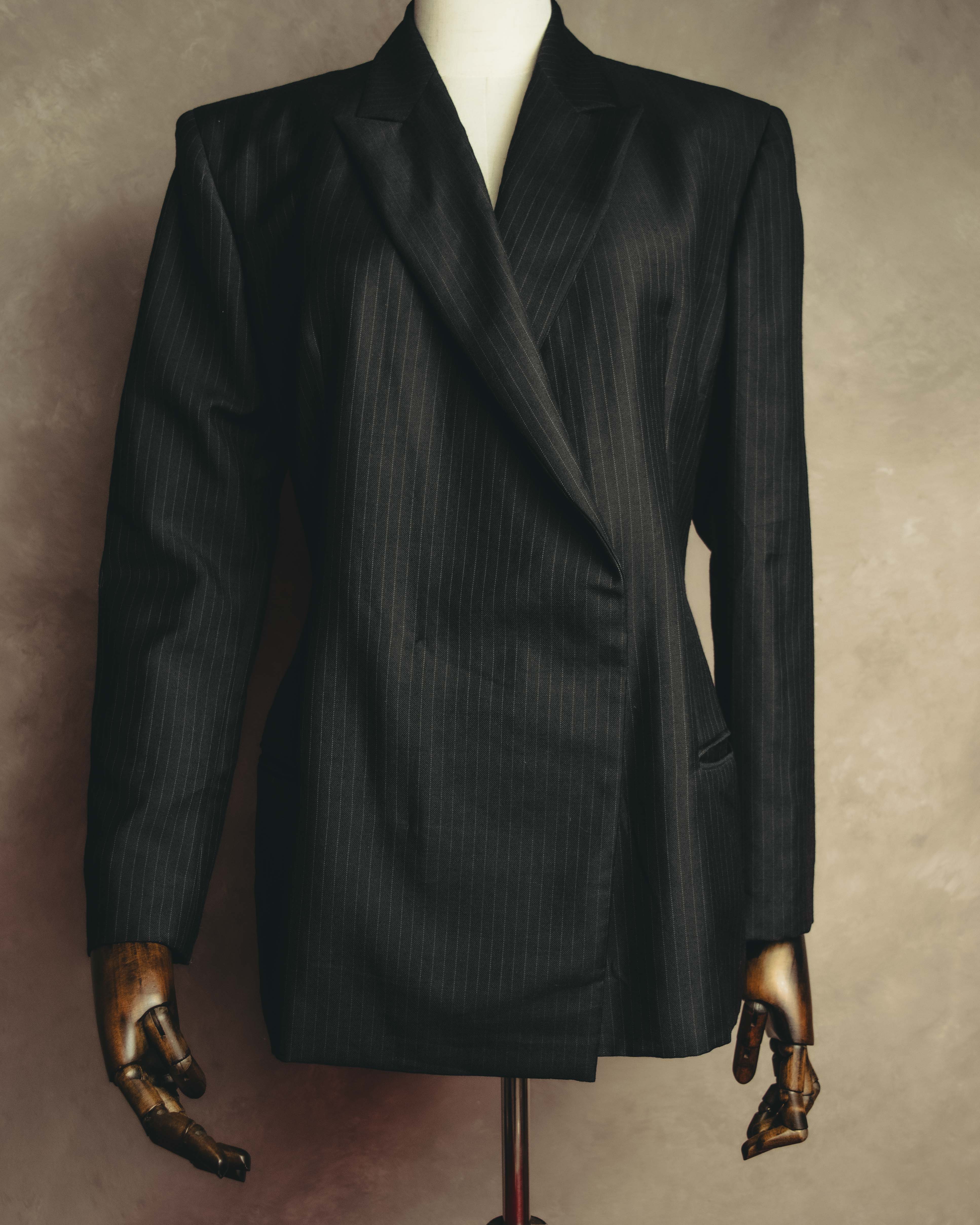 鈴*善様 GUCCI ストライプ テーラードジャケット　8年前37万で購入しまし GUCCI“ Late 90's Pinstripe wool mohair power tailored jacket – MOOD