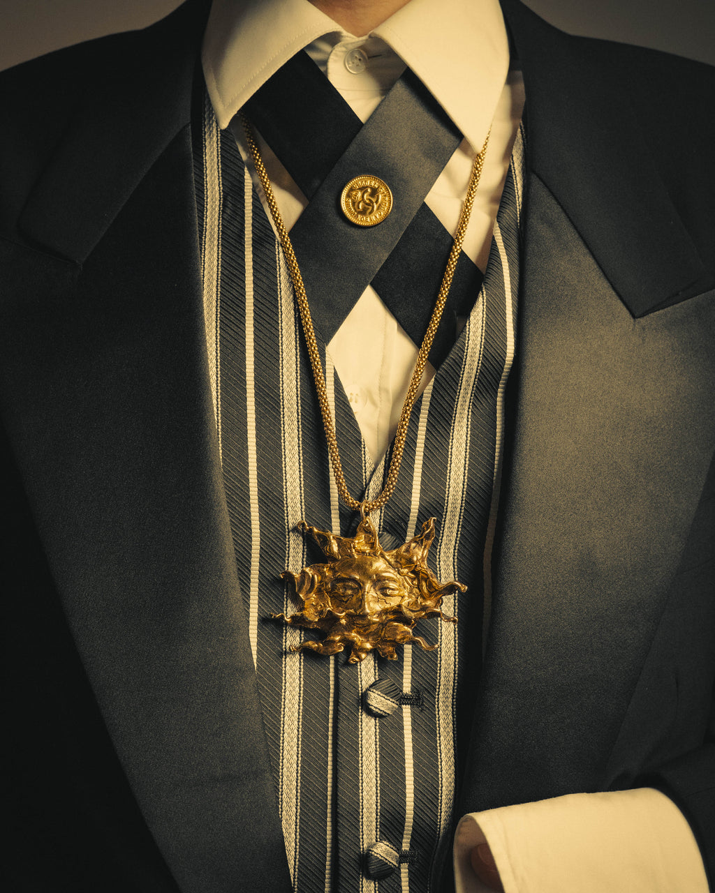 -SPECIAL- “HERMÈS” 90’s Sun face sculptural pendant necklace