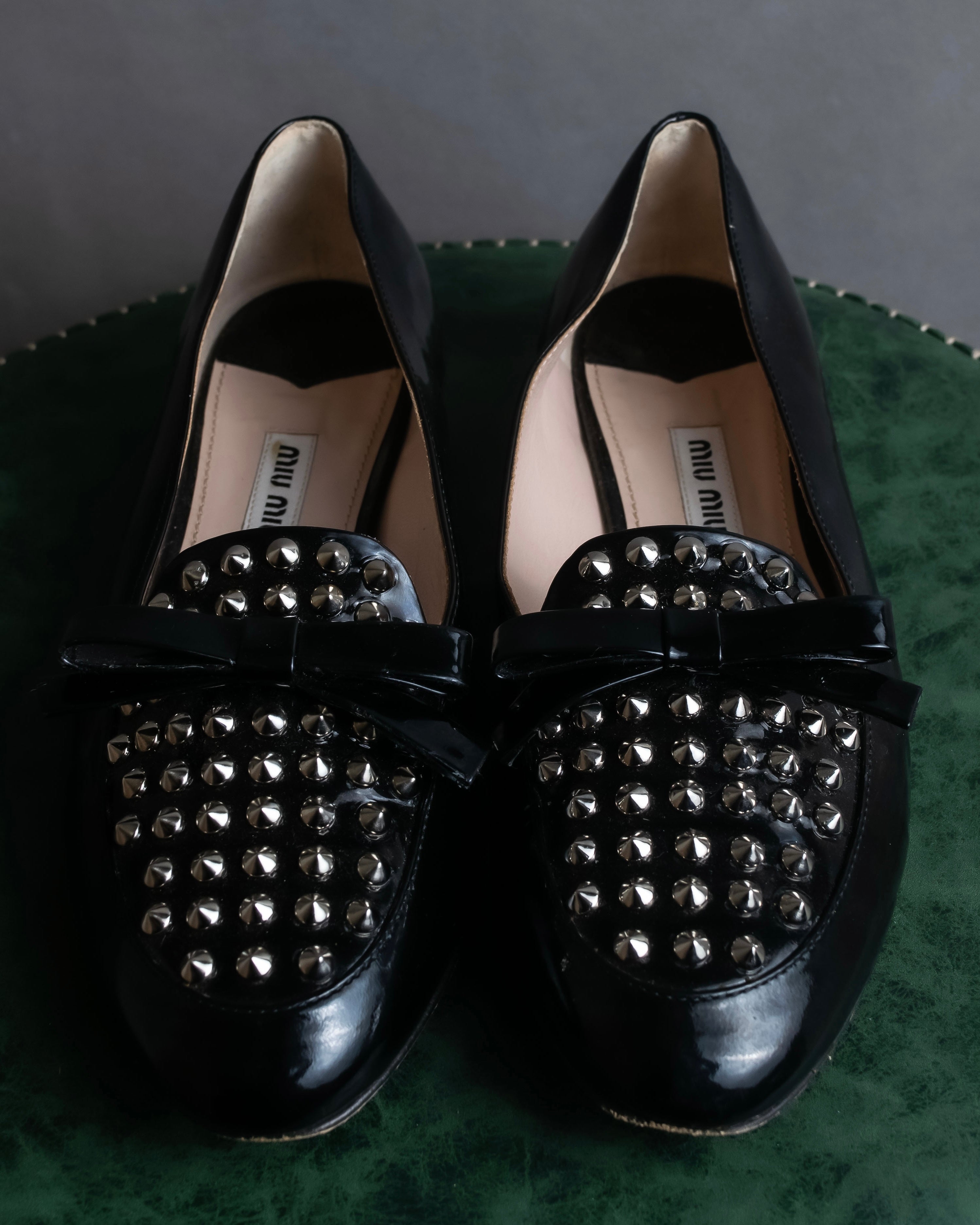 "MIU MIU" Stud＆ribbon design metal heel pumps
