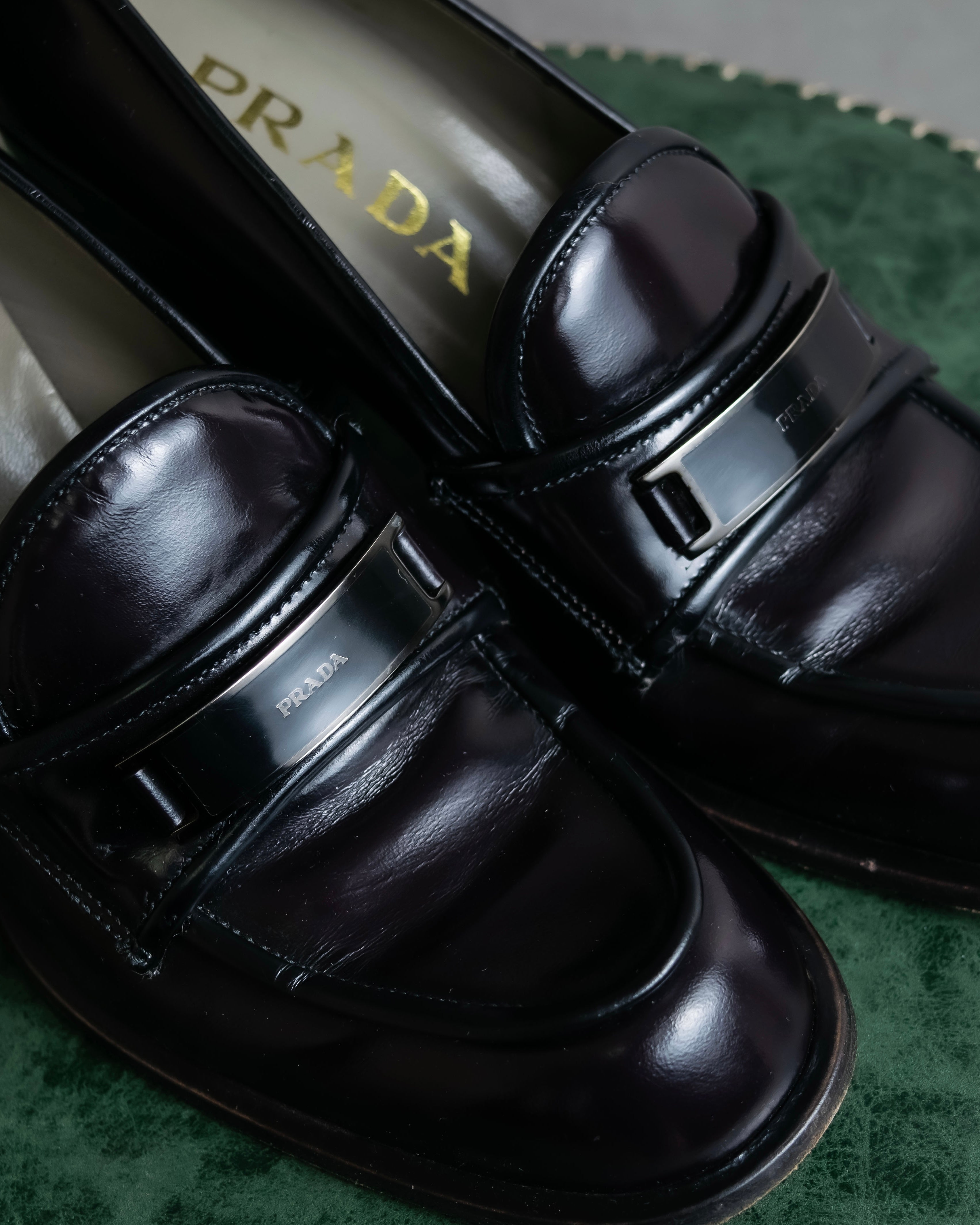 "PRADA" Metal band design leather heel loafers