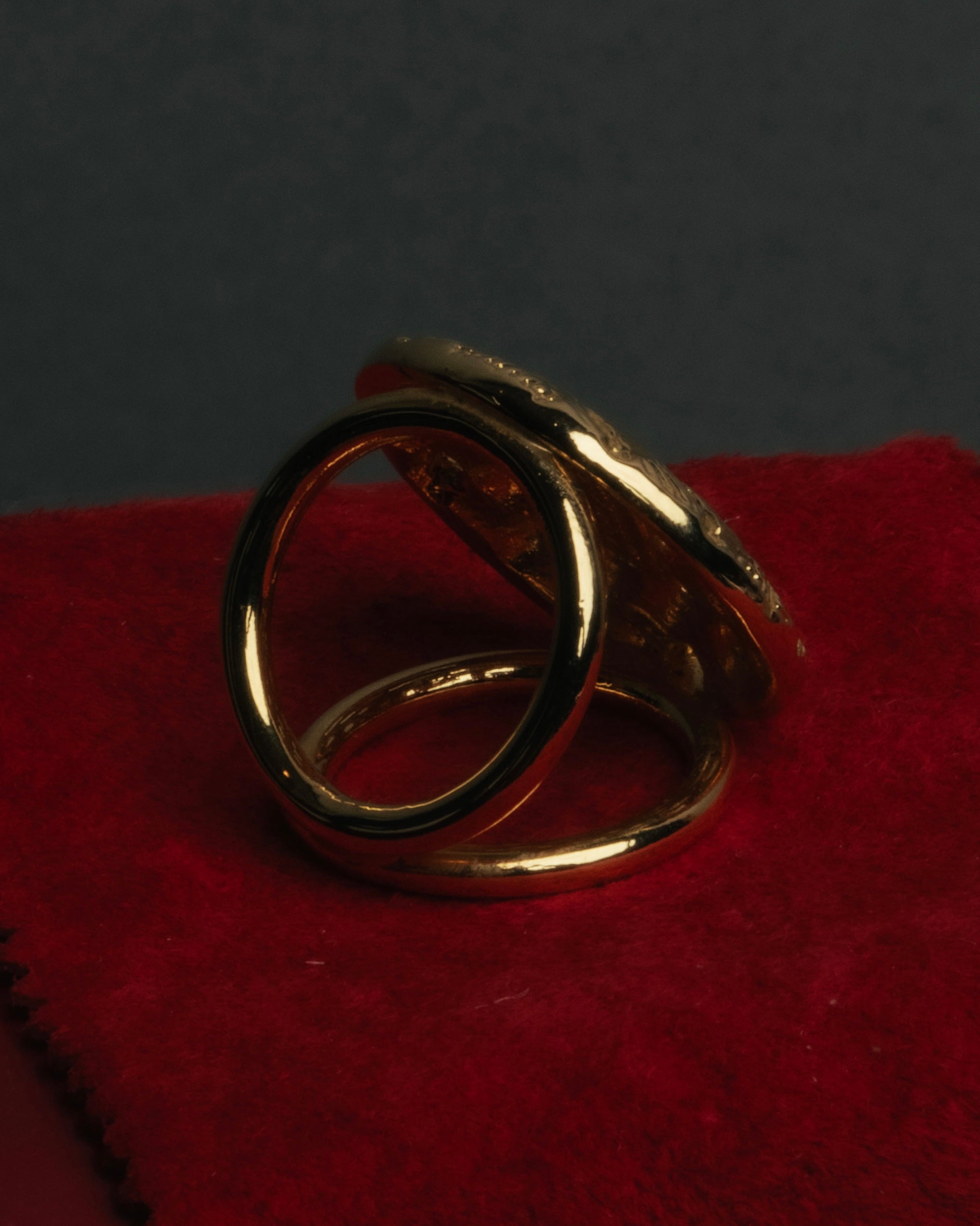 “Salvatore Ferragamo” 90’s-00’s Intrecciato motif scarf ring