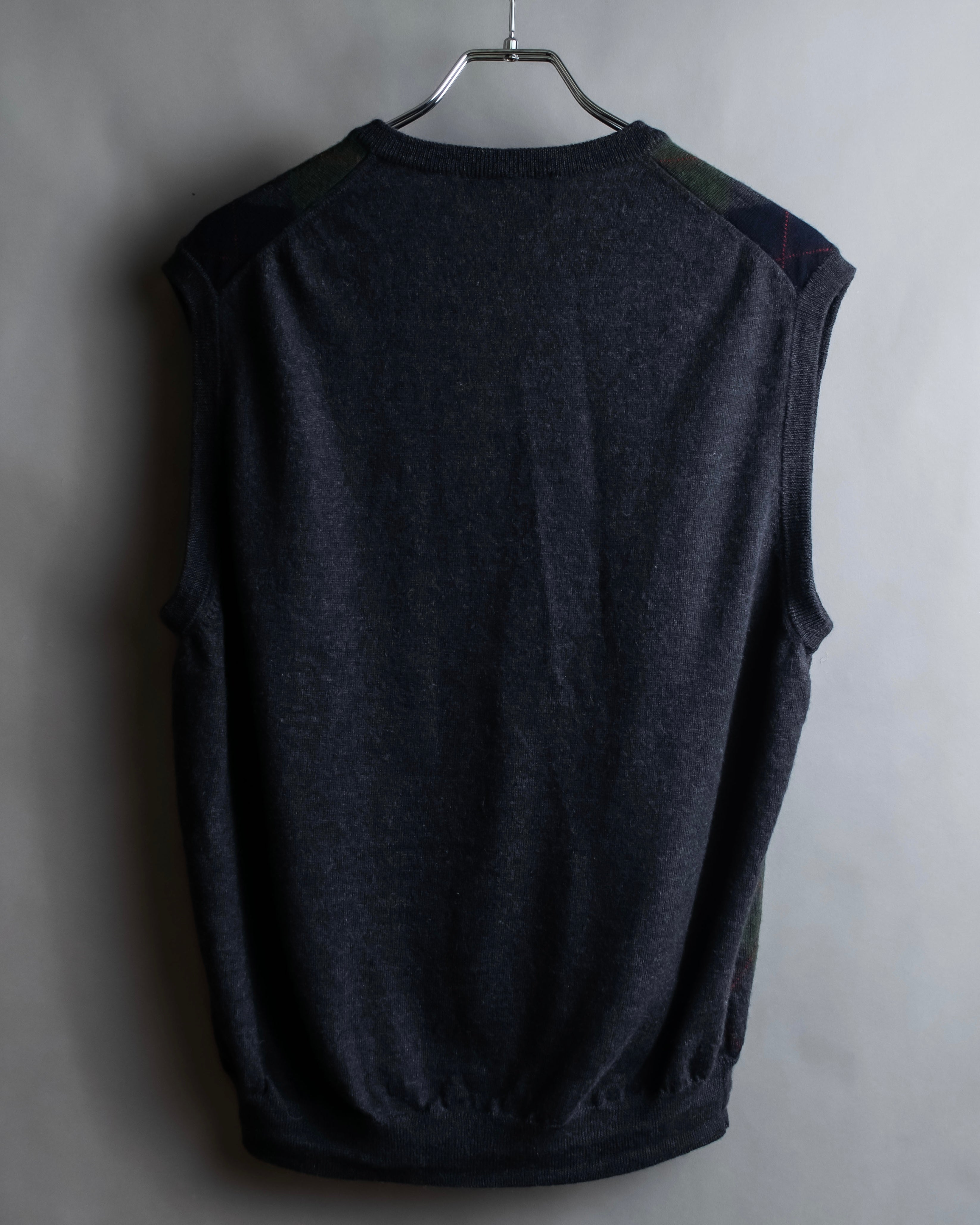 "Vintage argyle pattern knit vest"