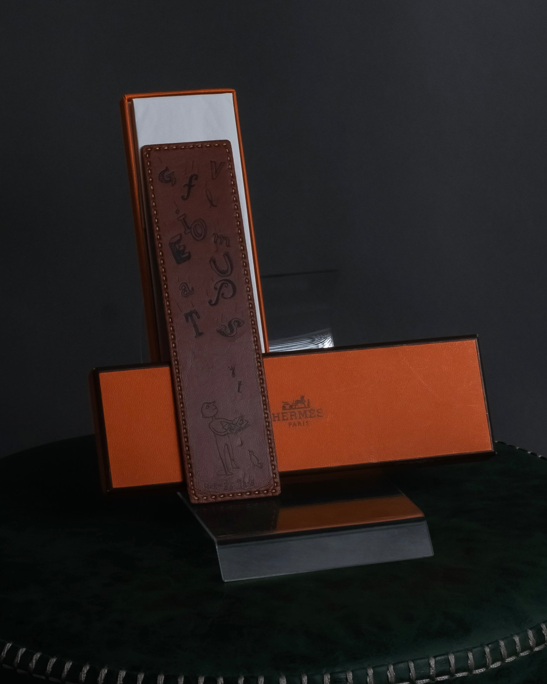 -MOOD Christmas Collection-
"HERMES" 00's Iconic symbol graphic design eather bookmark