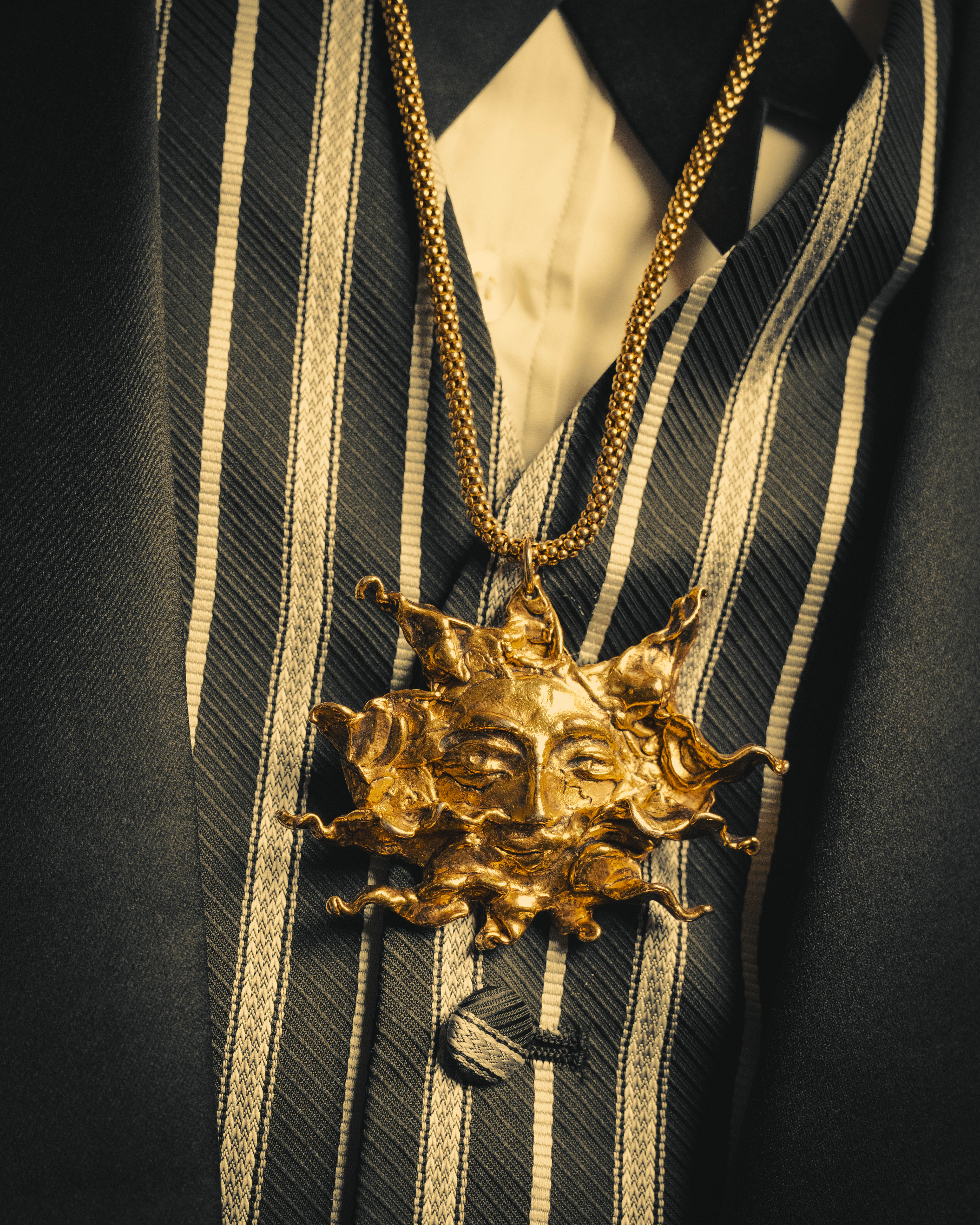 -SPECIAL- “HERMÈS” 90’s Sun face sculptural pendant necklace