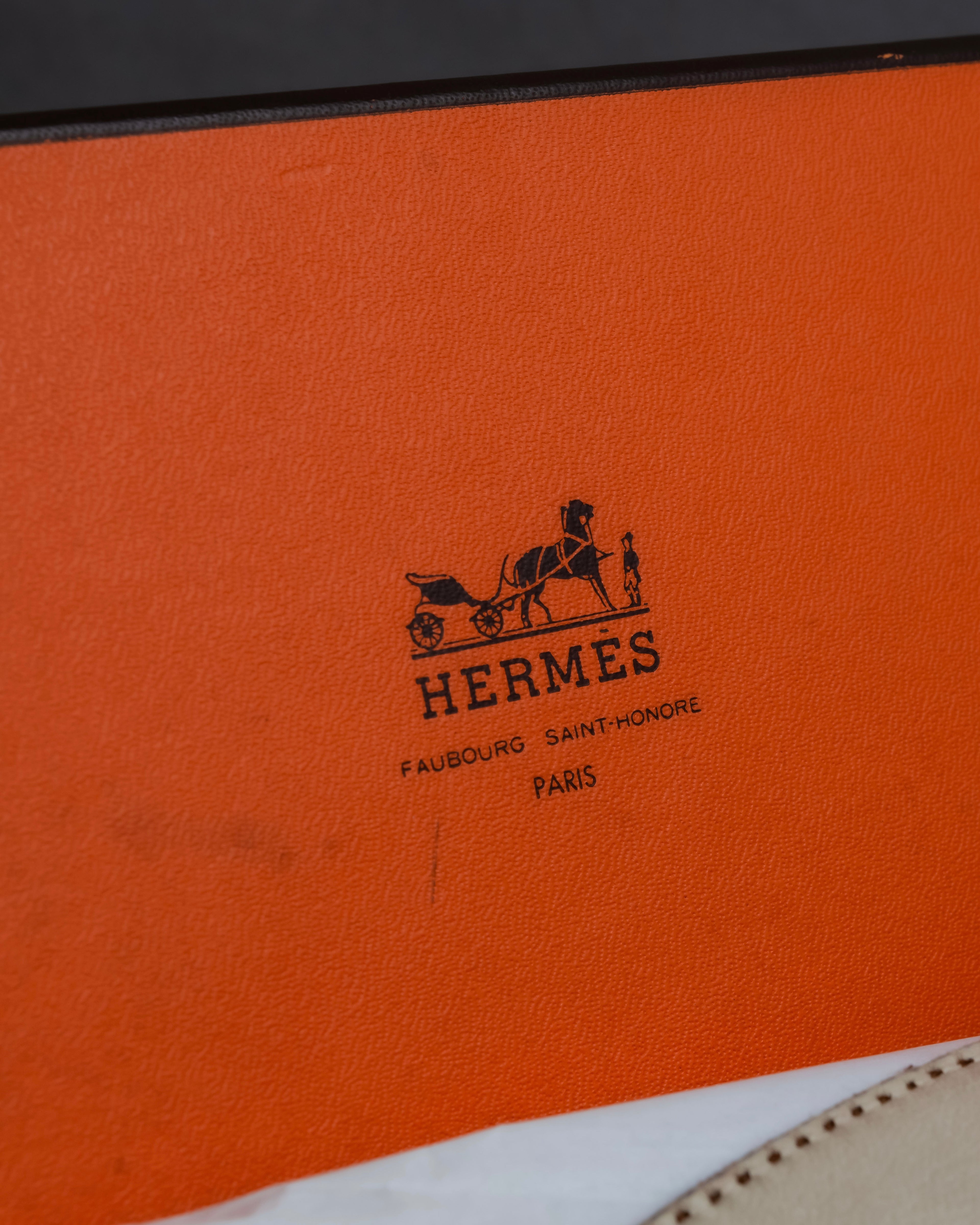 "HERMES" Dot perforation driving leather gloves