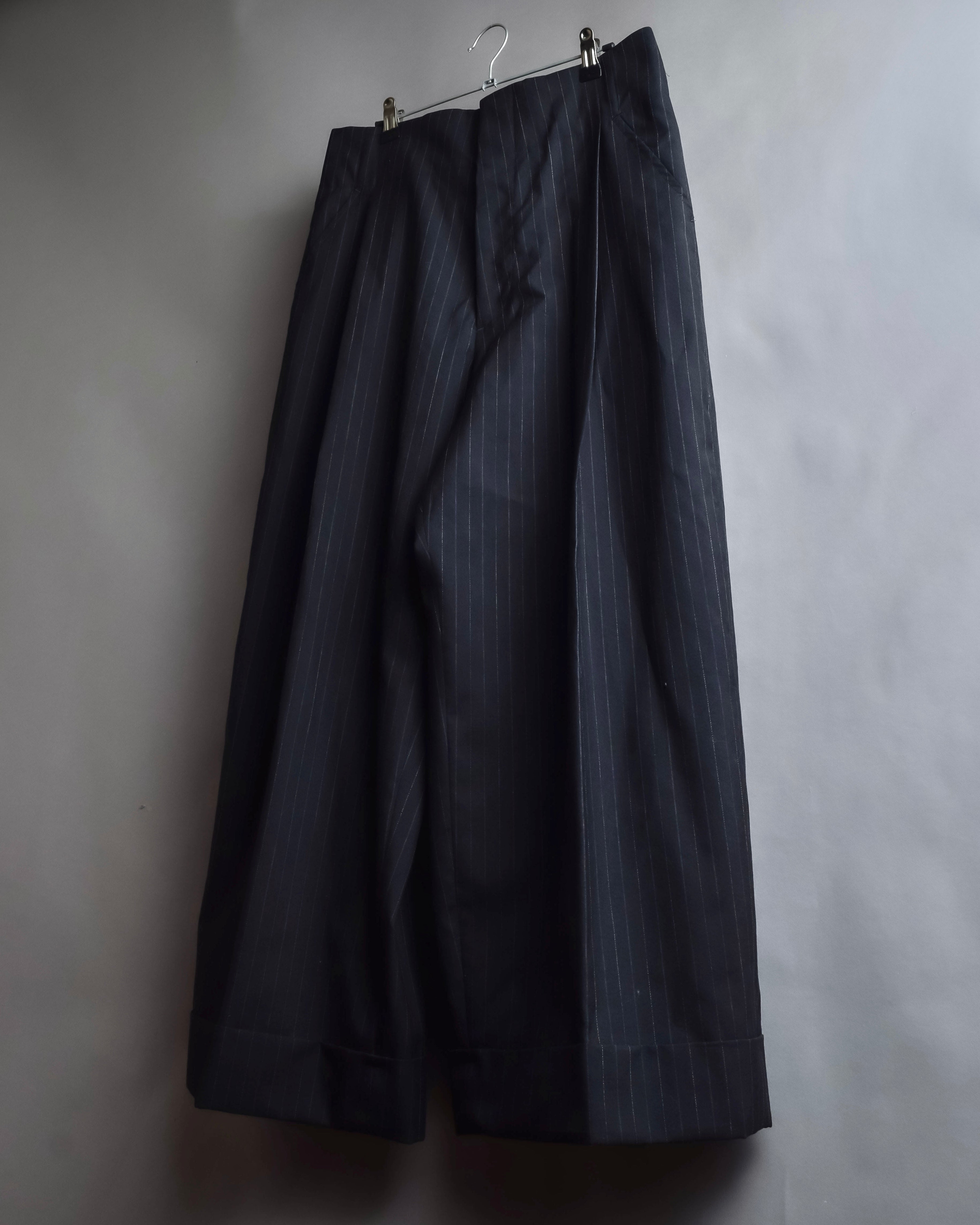 "YOHJI YAMAMOTO FEMME" 10AW Pinstripe pattern tuck wide slacks