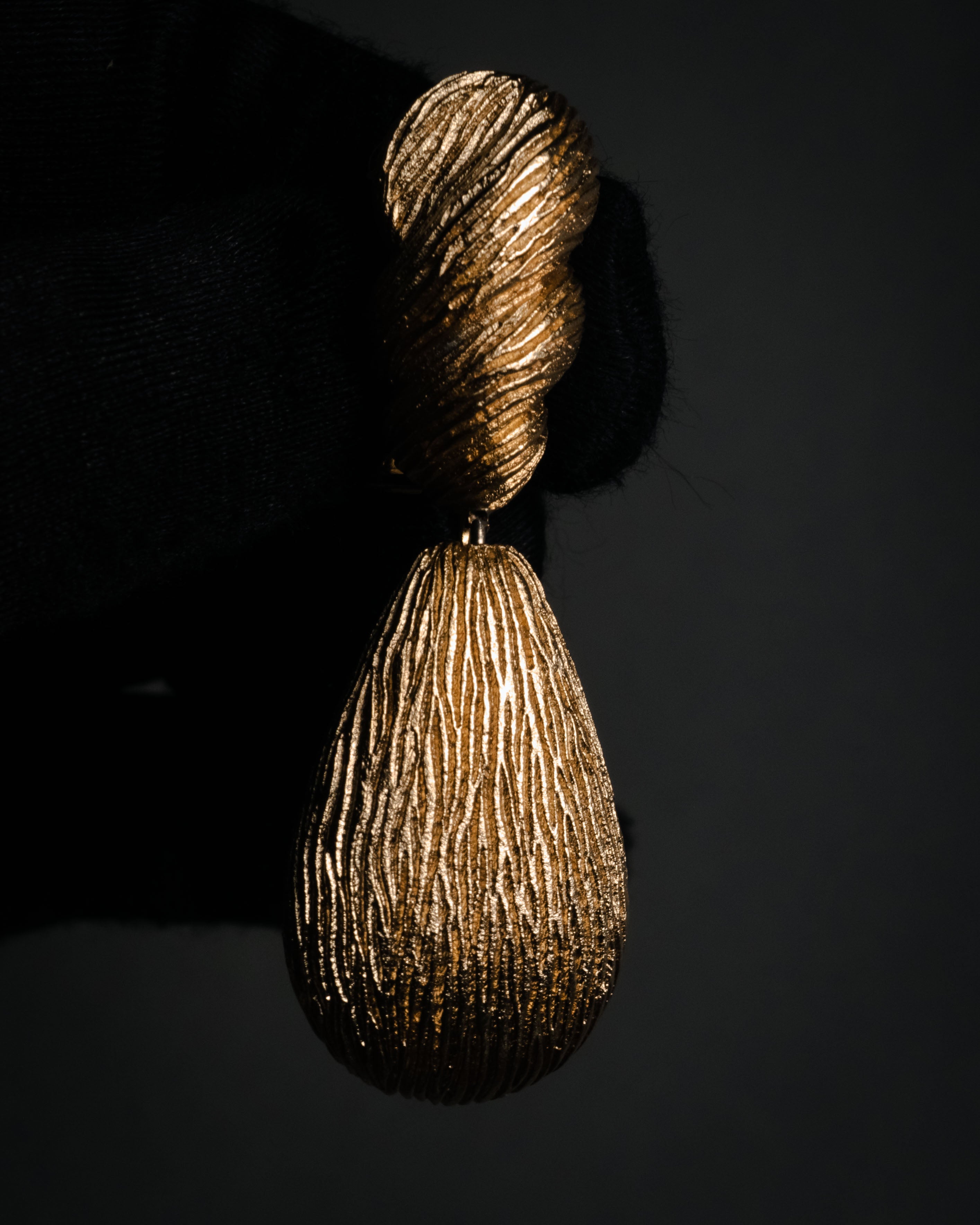 "Christian Dior" 70’s-80’s bark texture drop clip earrings