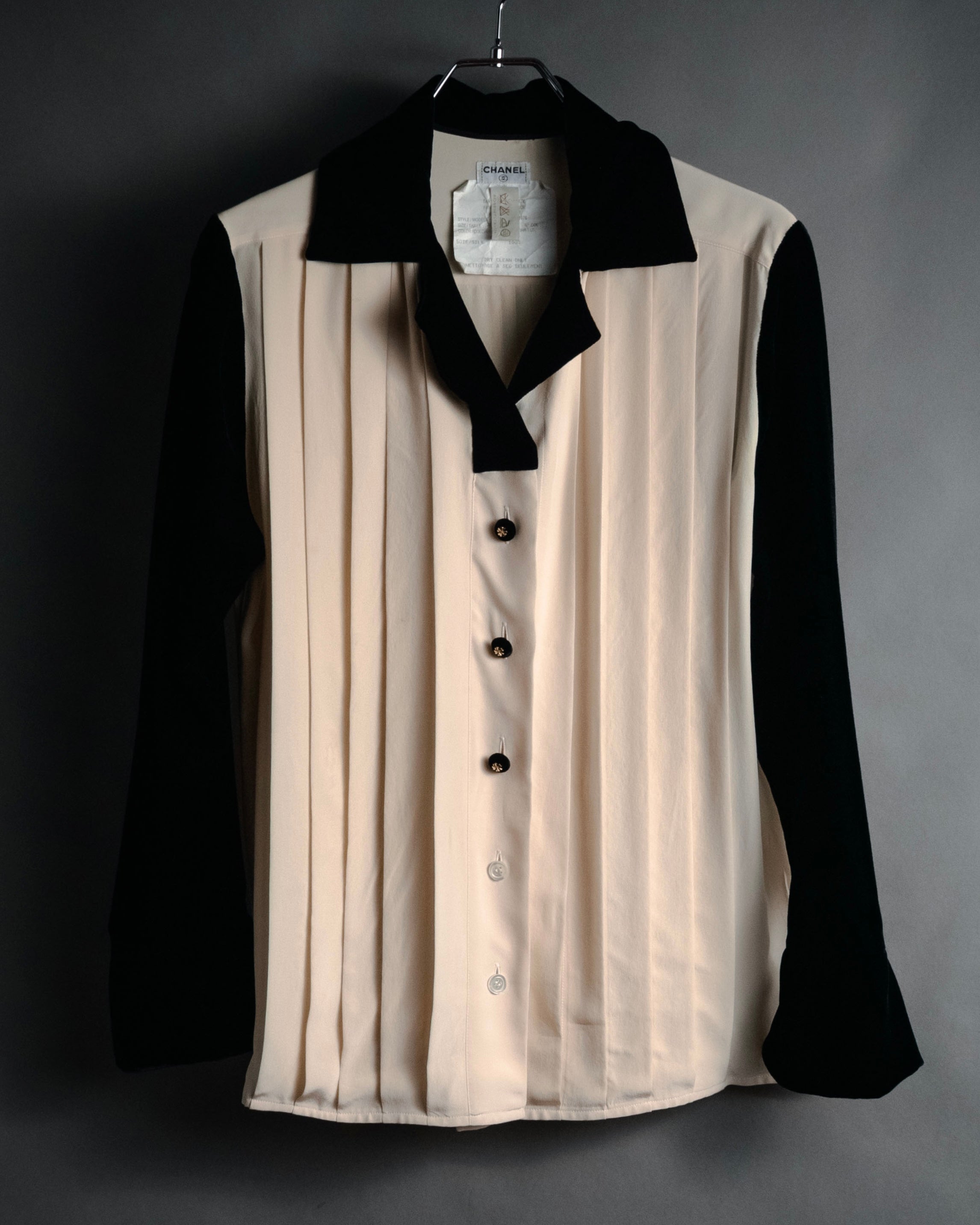 –SPECIAL– “CHANEL” 80’s-90’s pleated silk velvet trim blouse