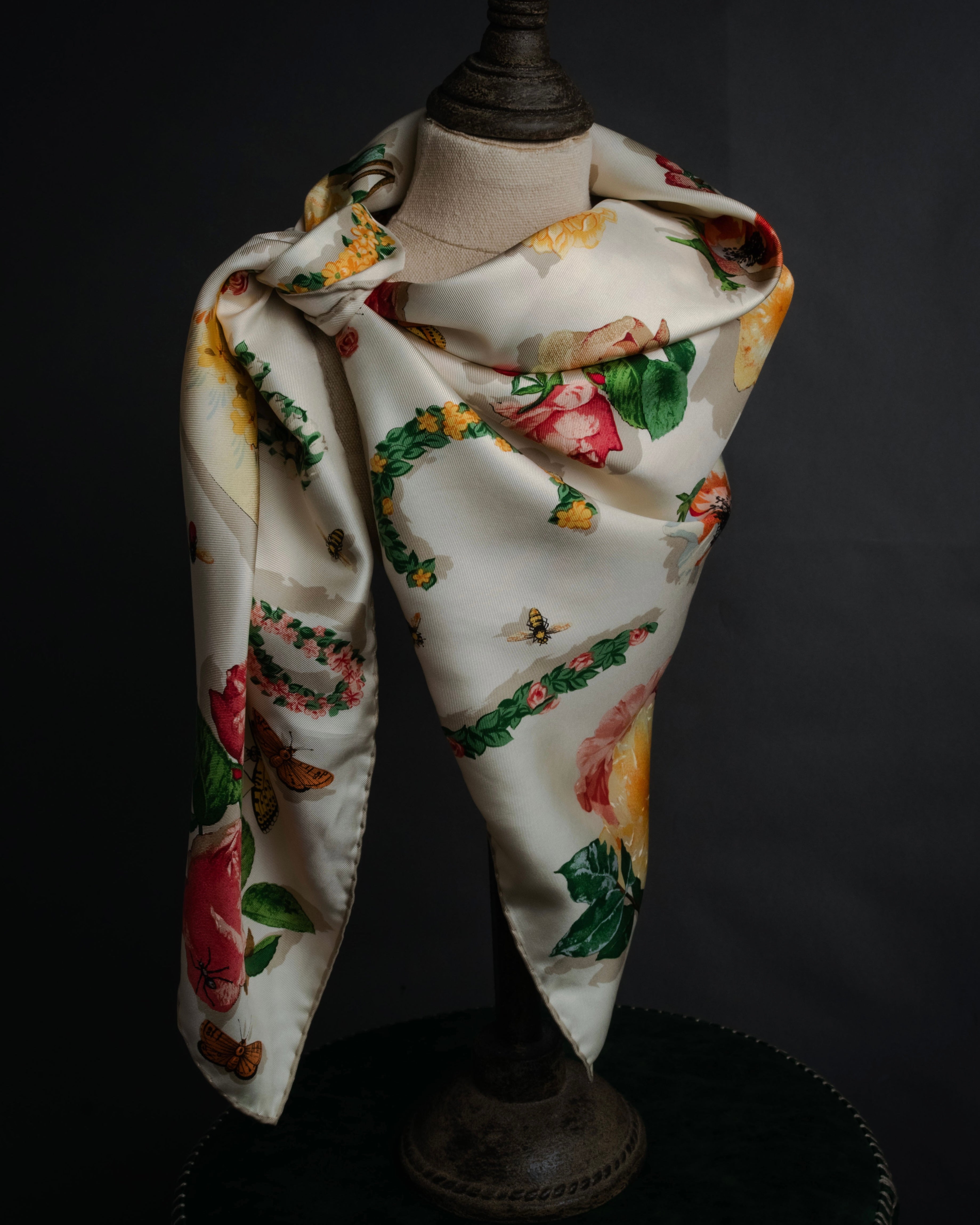 “GUCCI” 80’s-90’s Floral logo silk scarf