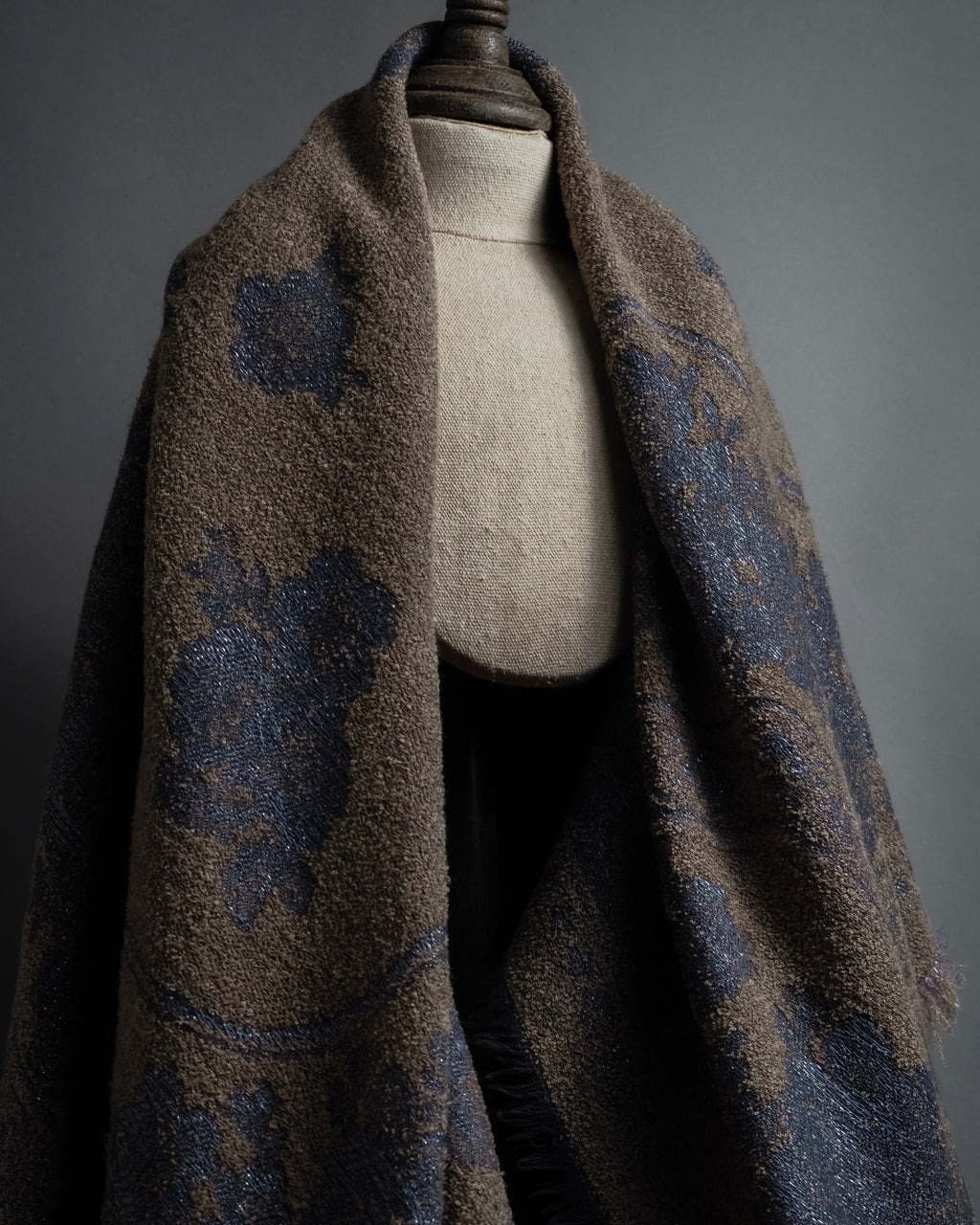 "BALENCIAGA" Large size lame jacquard weave stole