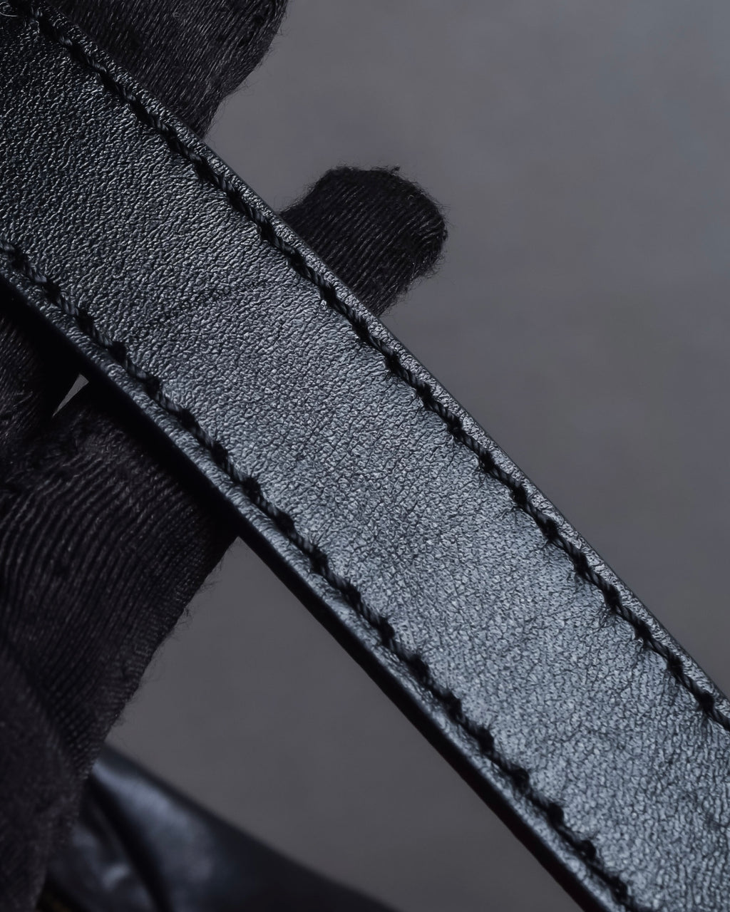 "FENDI" Gold metal gatherd design leather one-shoulder bag